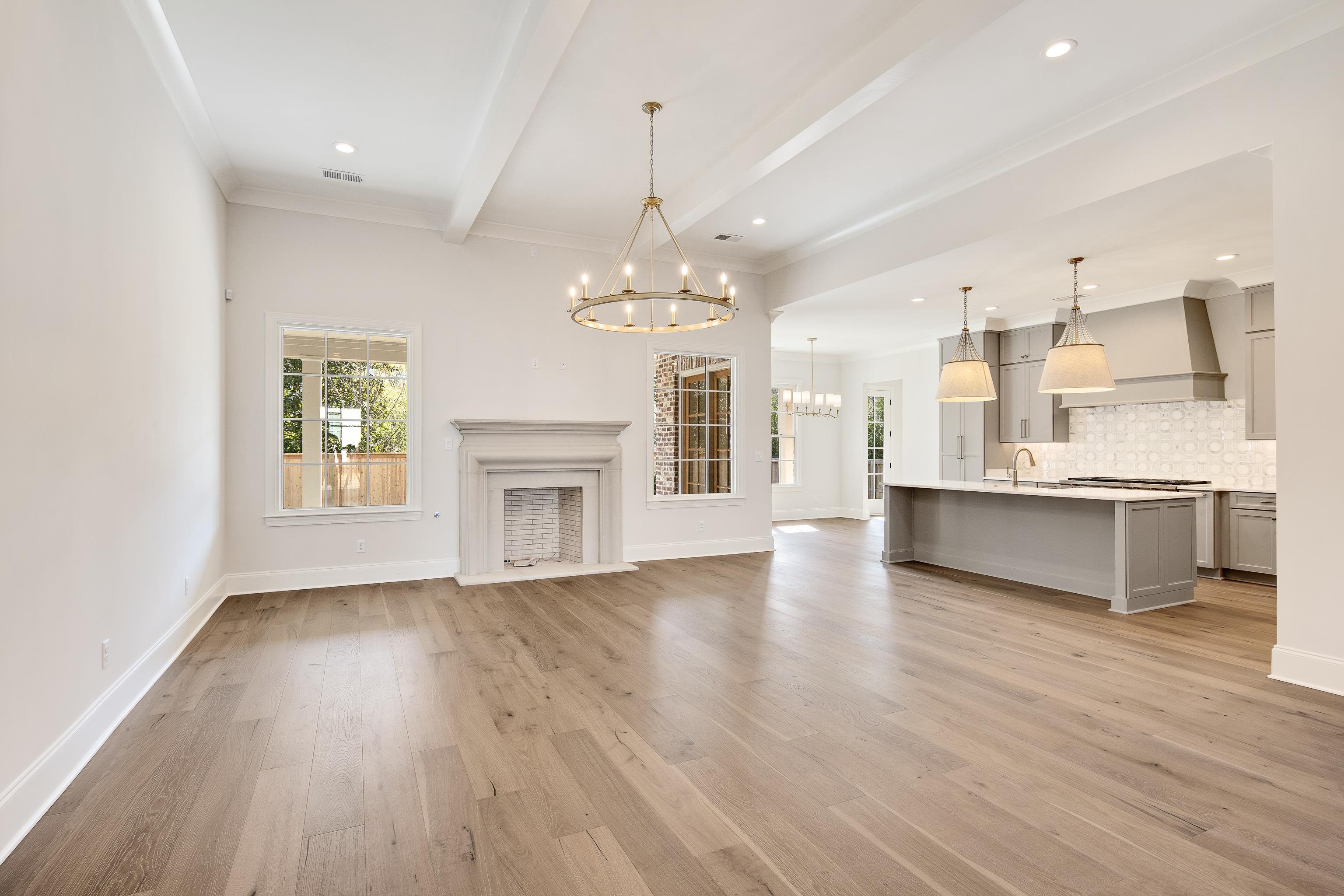 320 ANGELWOOD CIR E