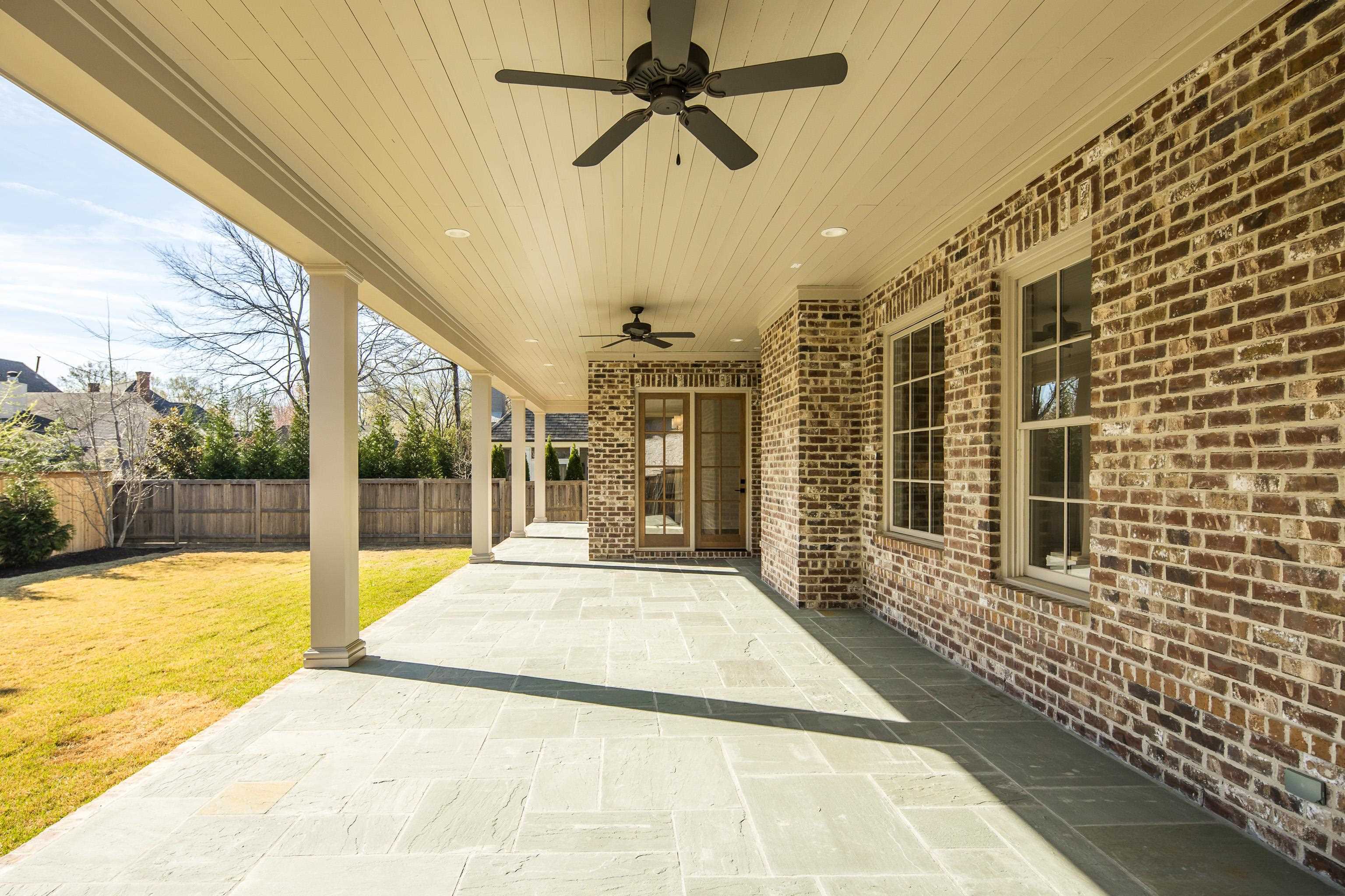 320 ANGELWOOD CIR E
