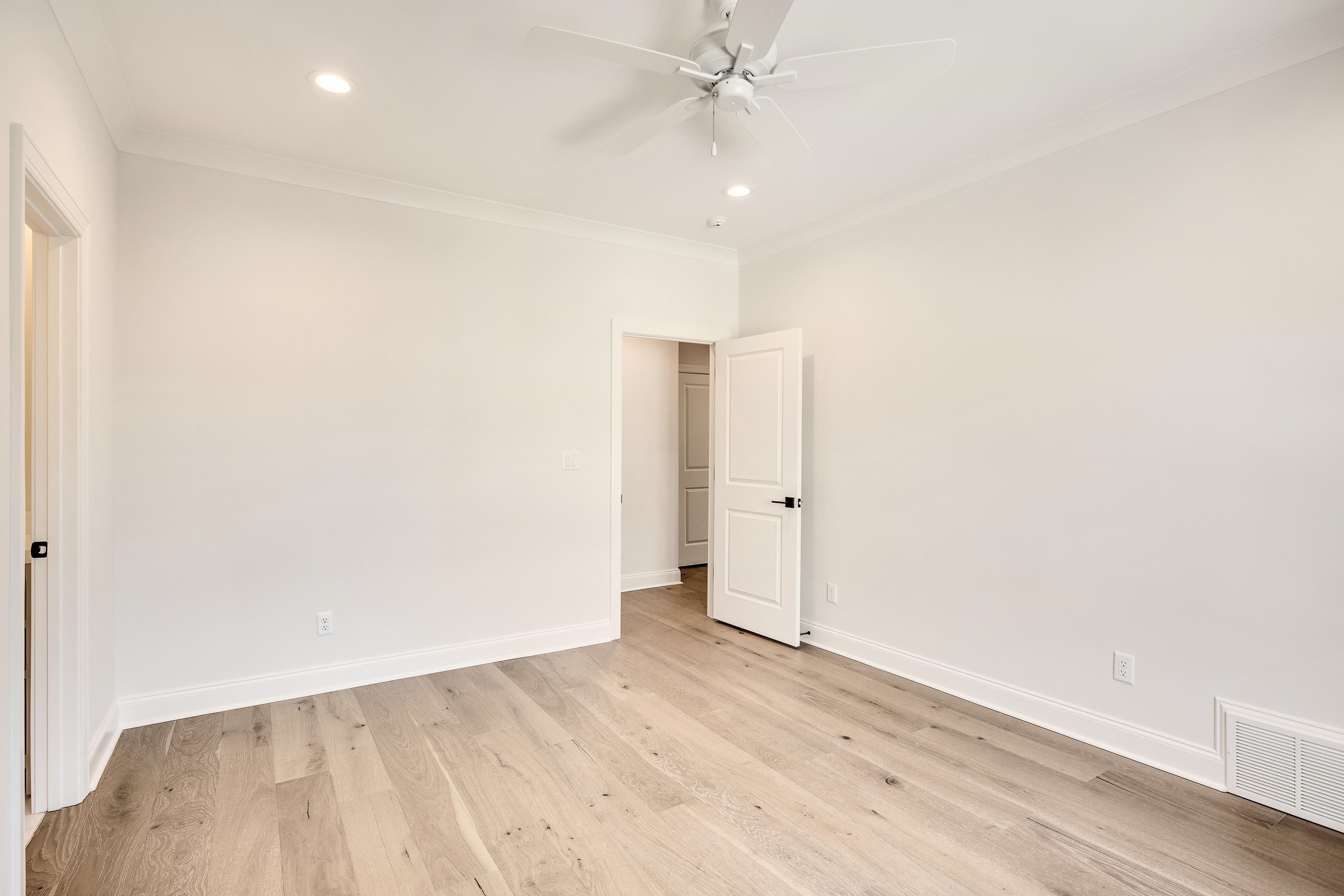 320 ANGELWOOD CIR E