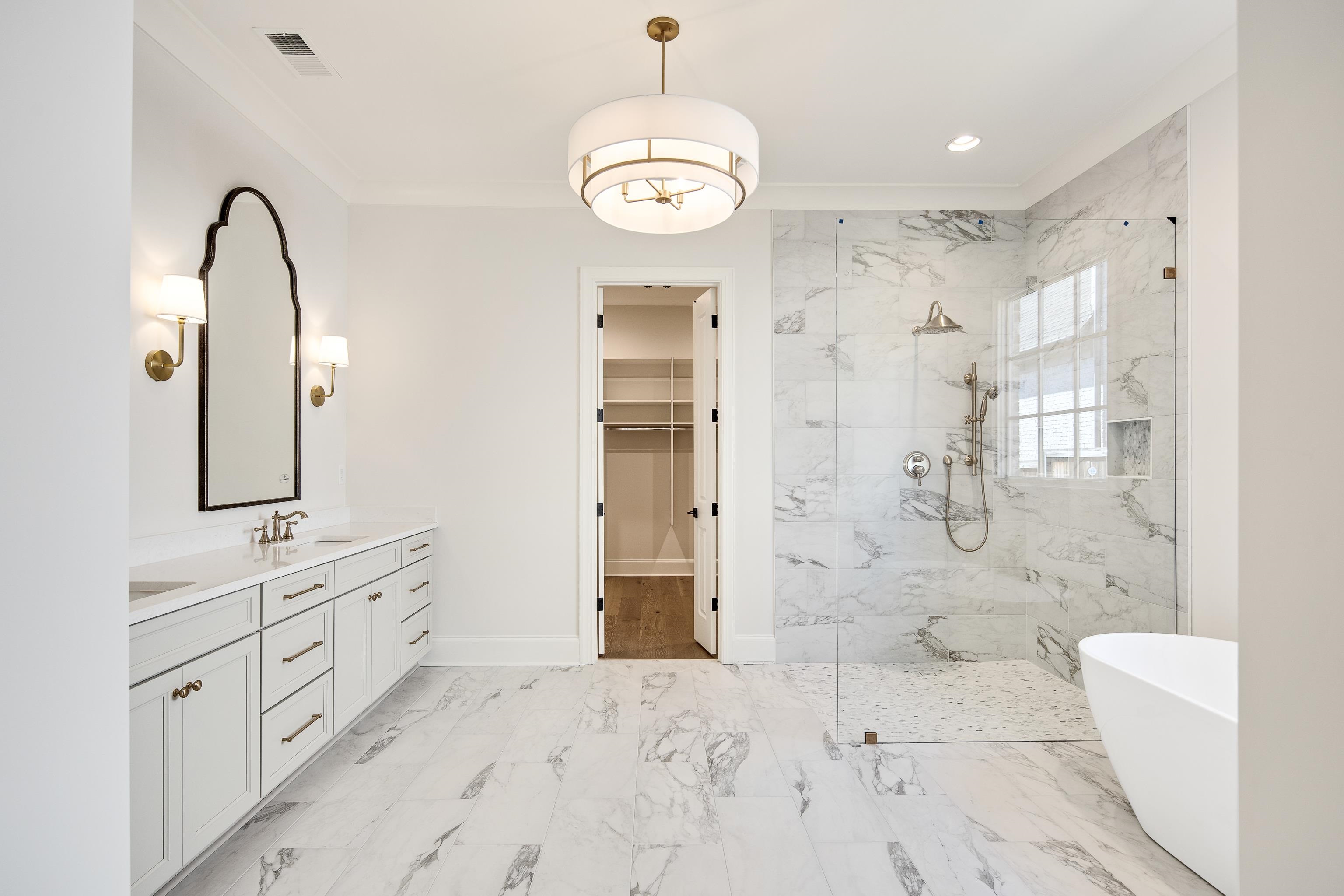 320 ANGELWOOD CIR E