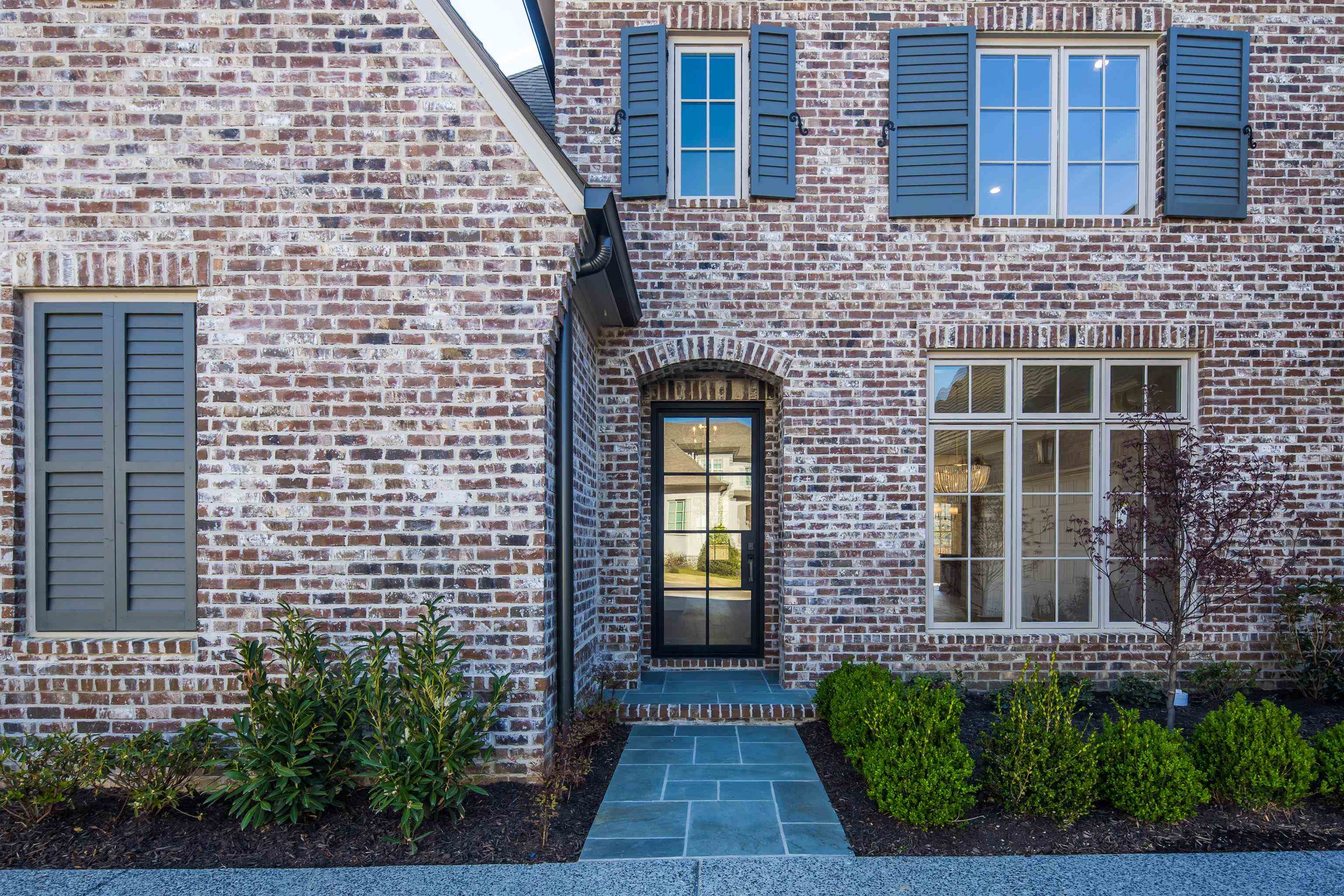 320 ANGELWOOD CIR E