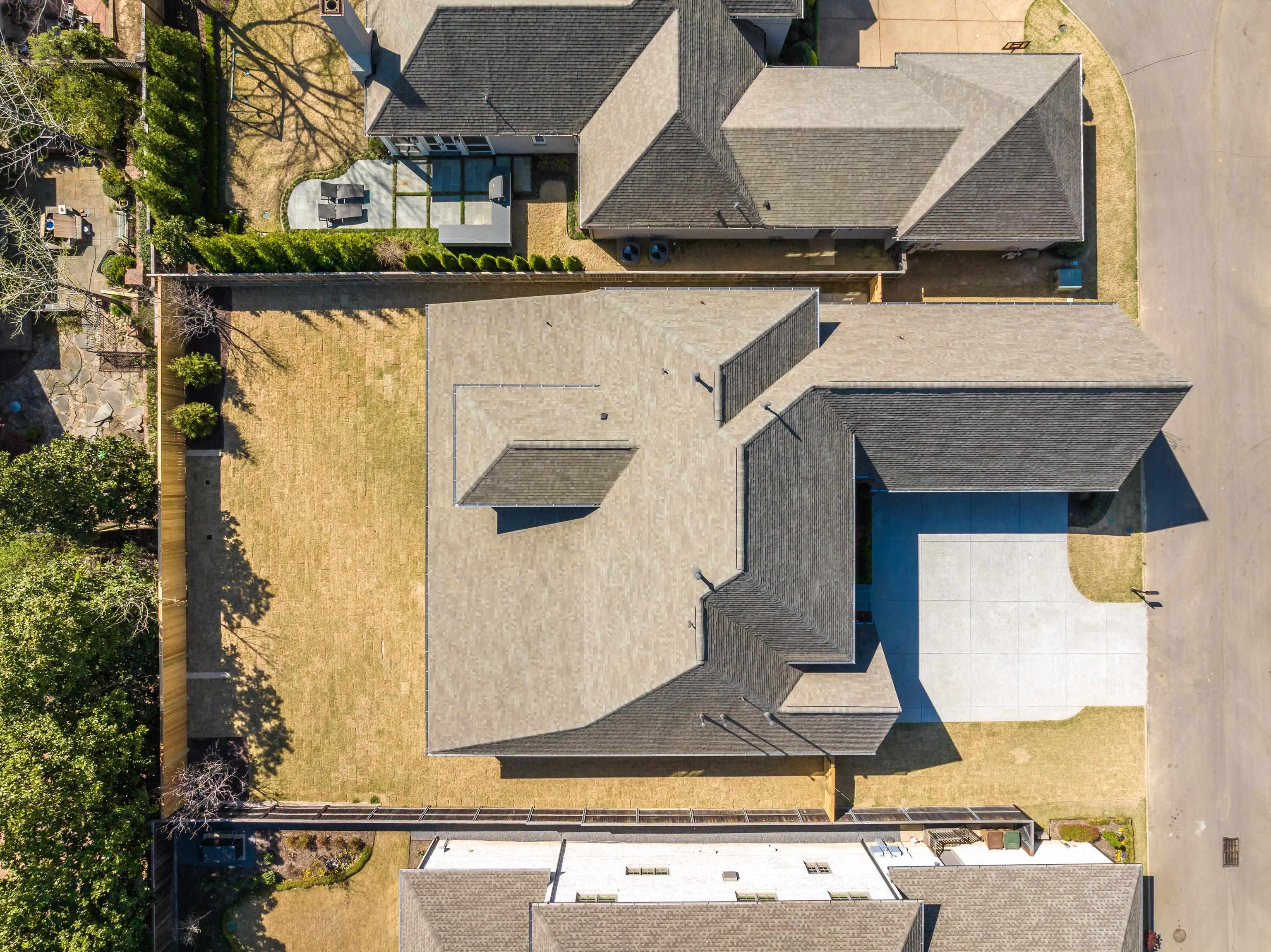 320 ANGELWOOD CIR E