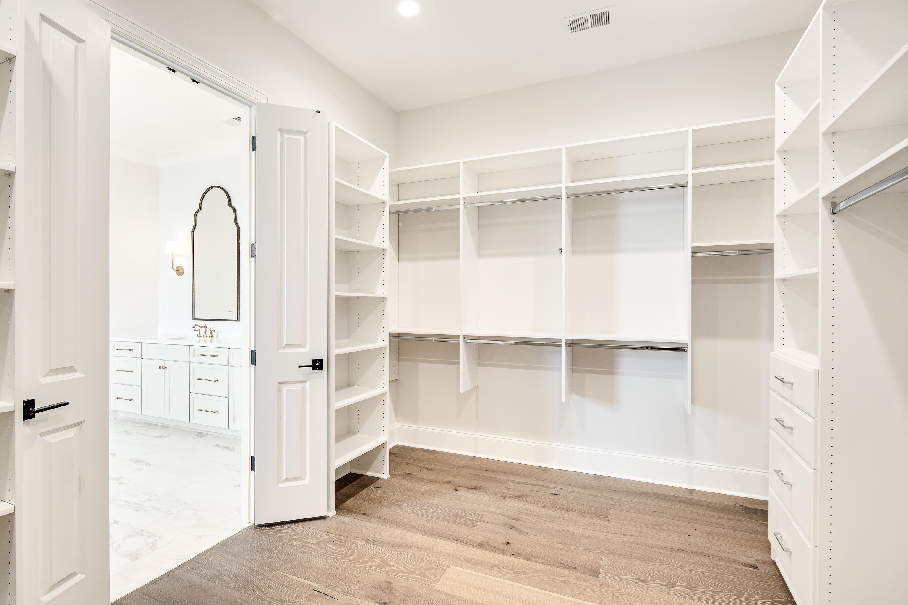 320 ANGELWOOD CIR E