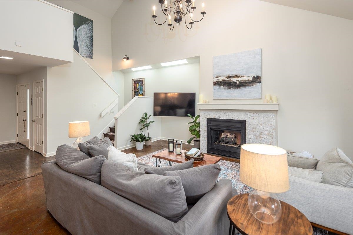 259 AVIVA DR