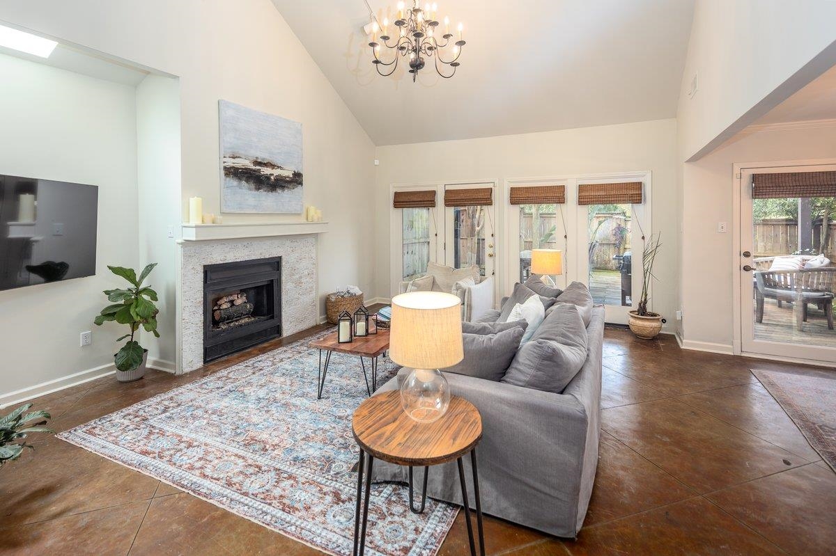 259 AVIVA DR