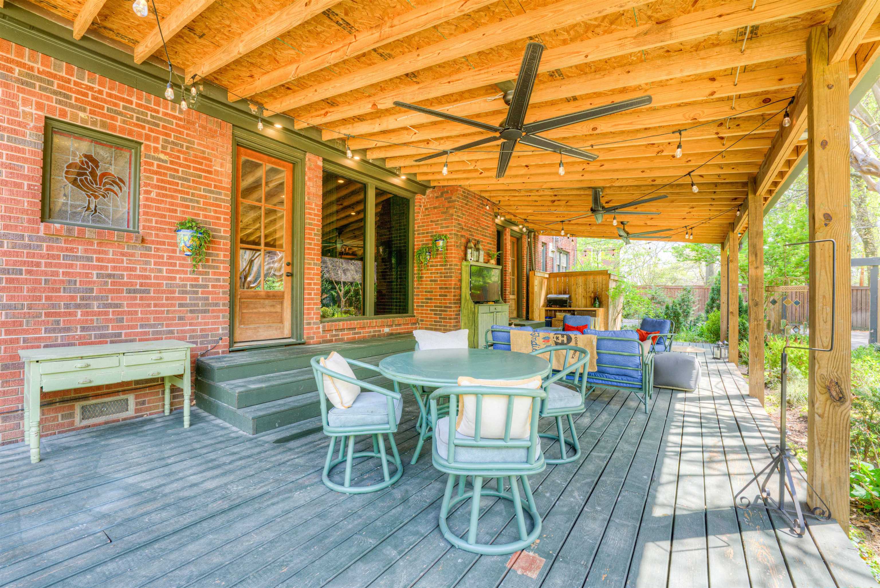 615 EAST DR