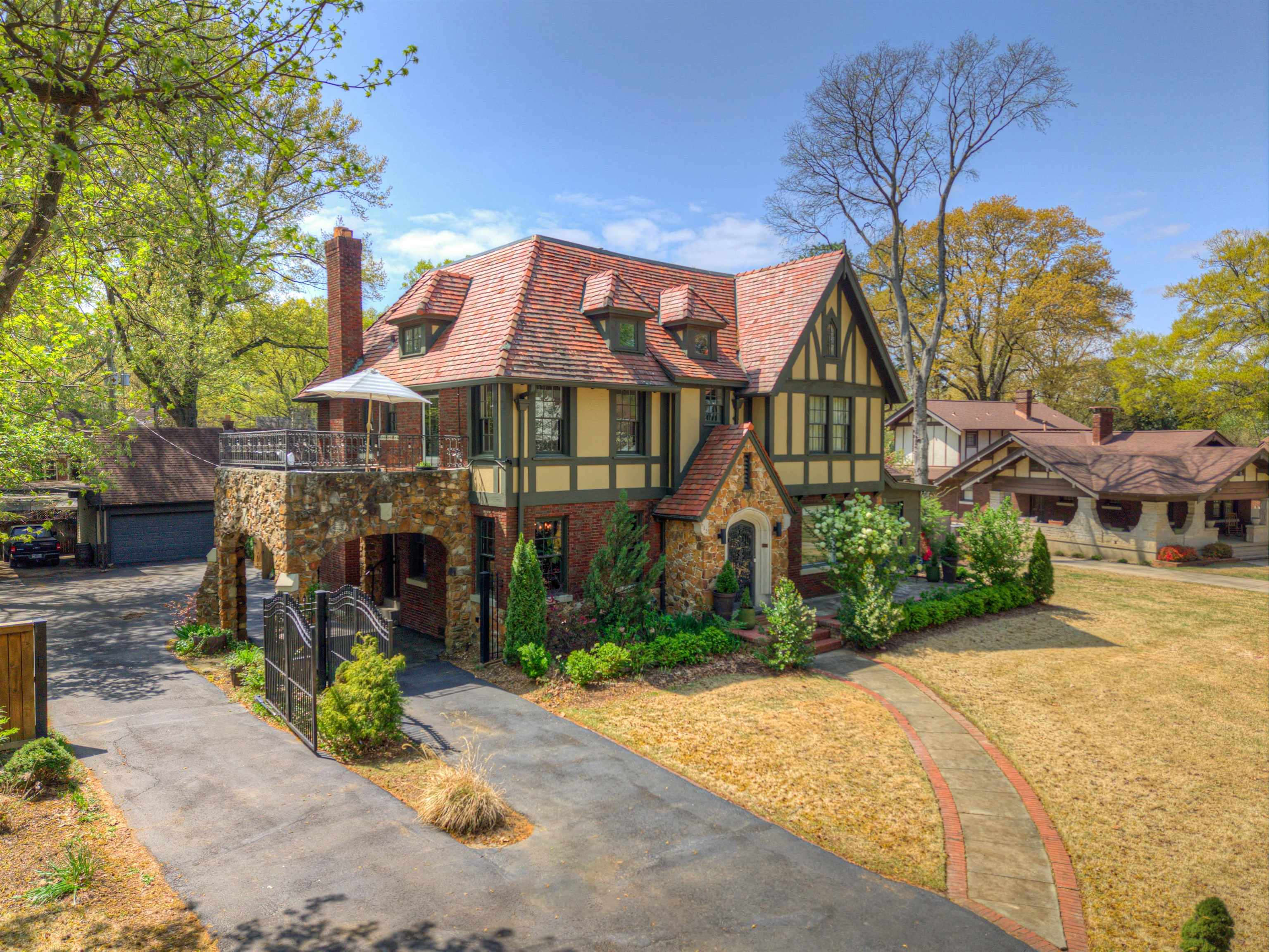 615 EAST DR