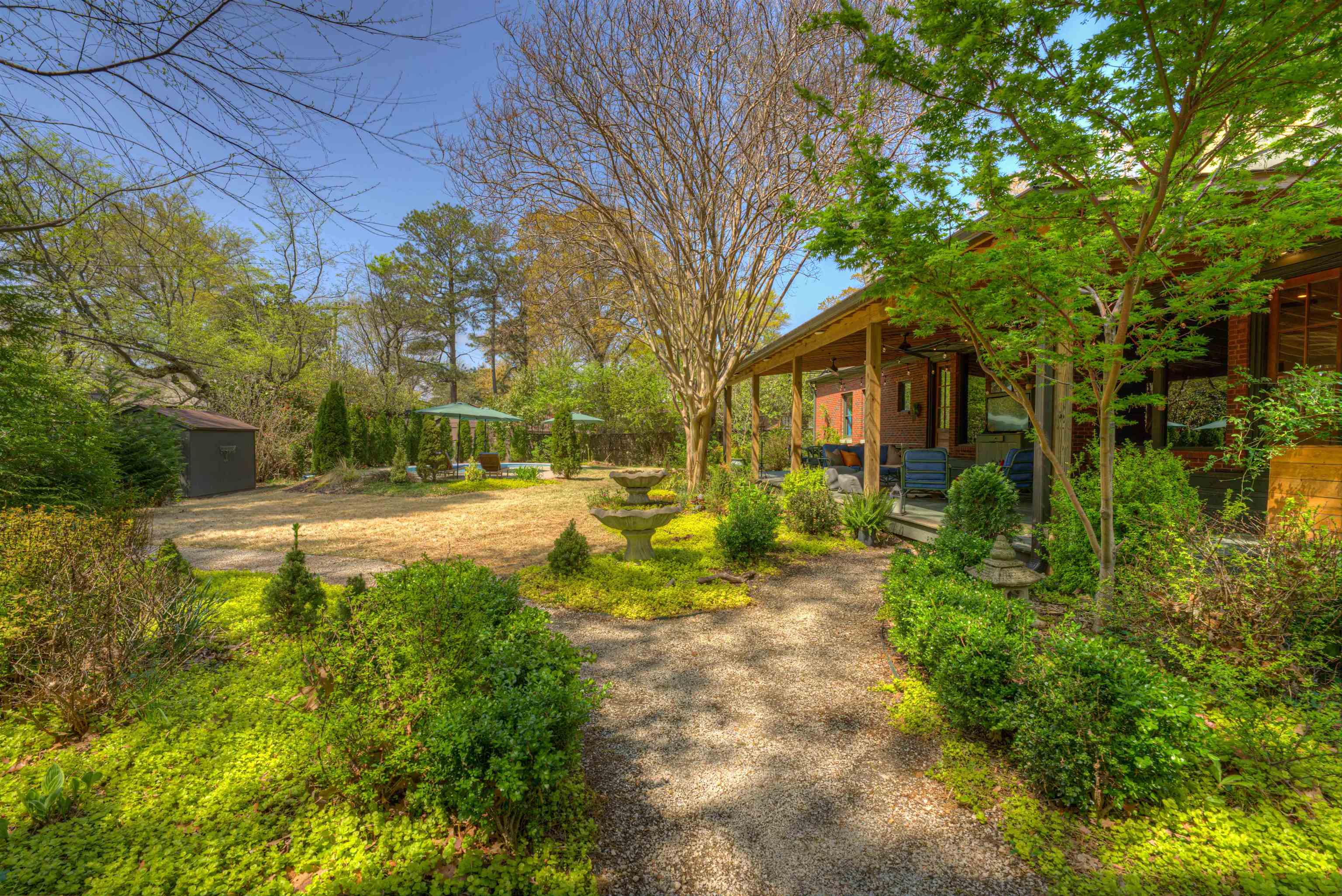 615 EAST DR
