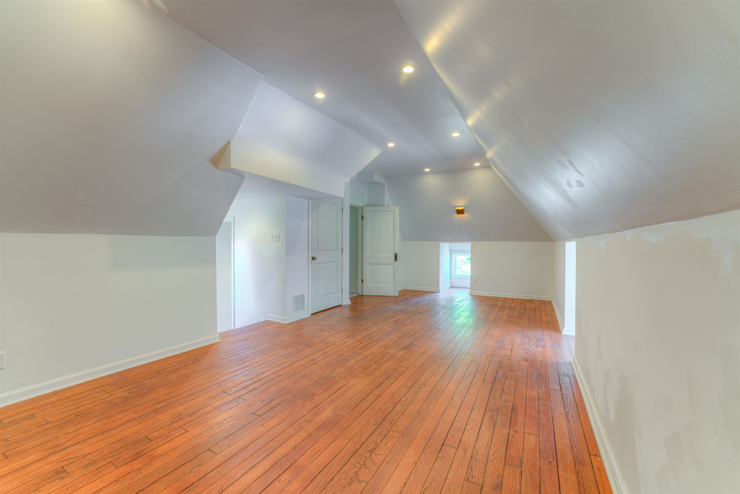 615 EAST DR