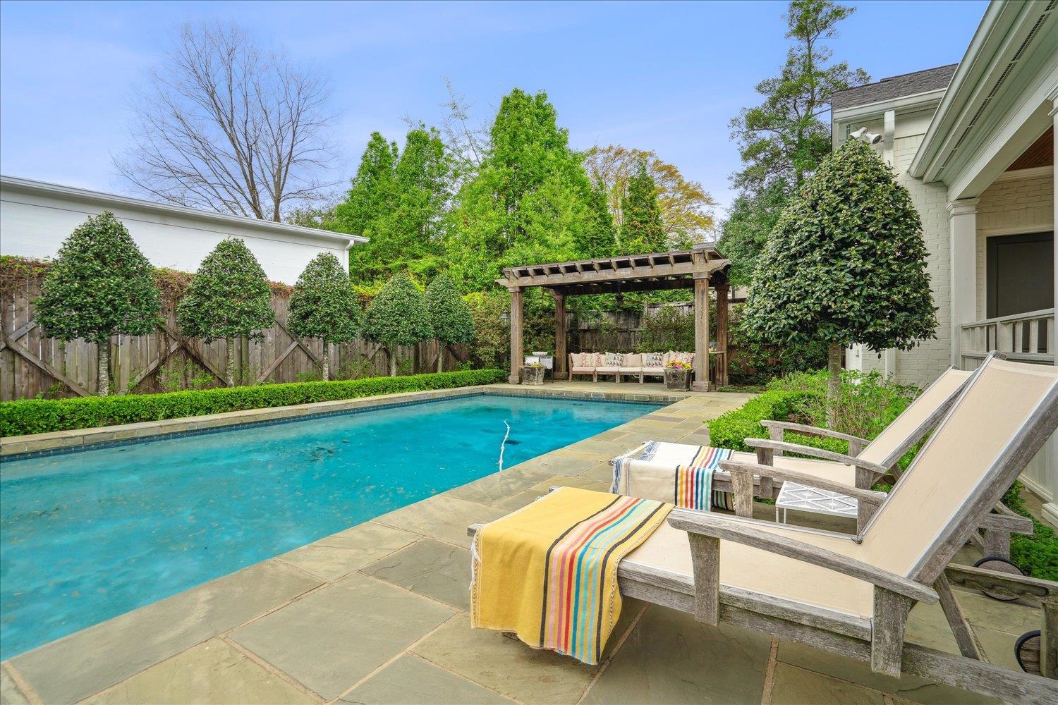 111 W CHICKASAW PKY