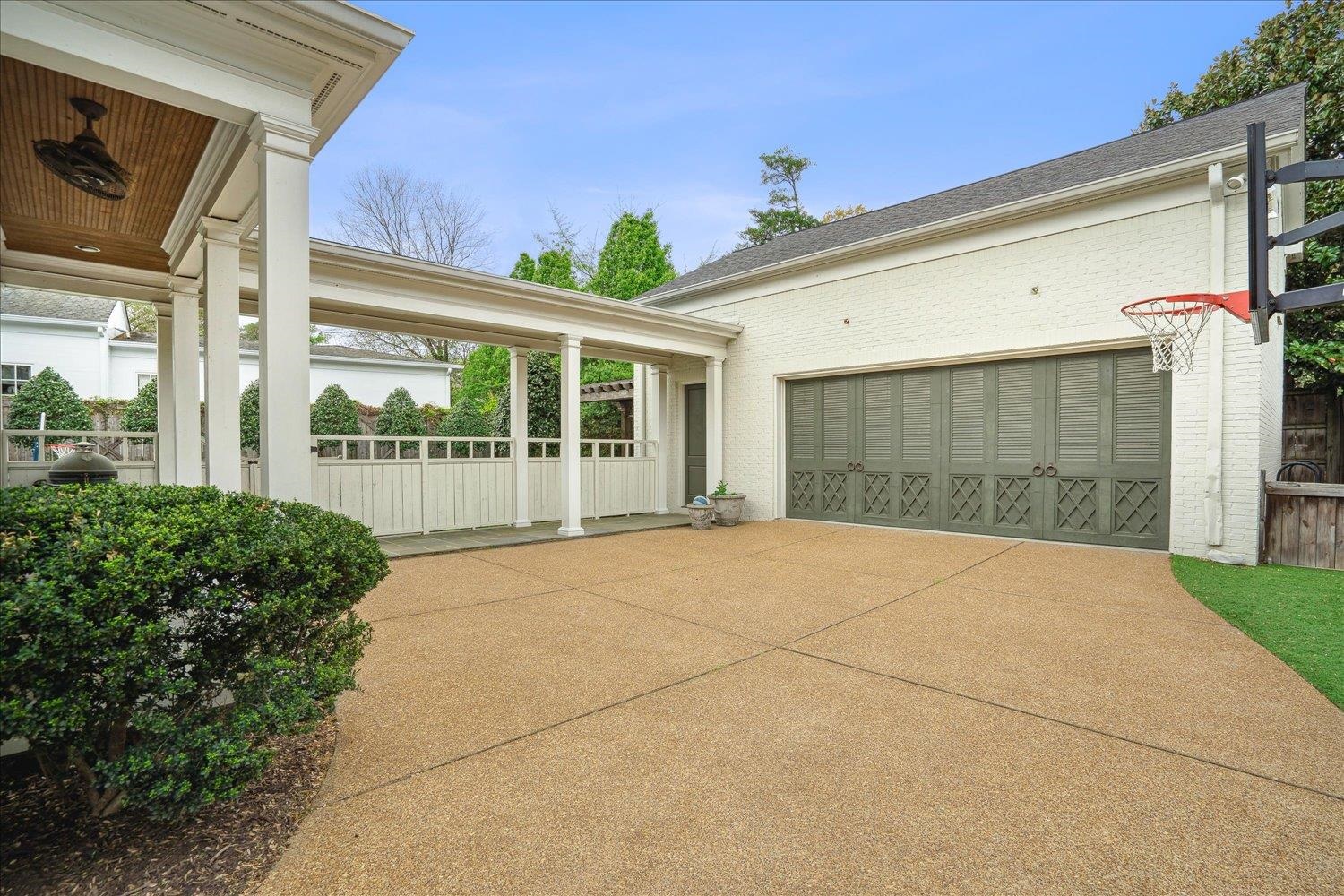 111 W CHICKASAW PKY