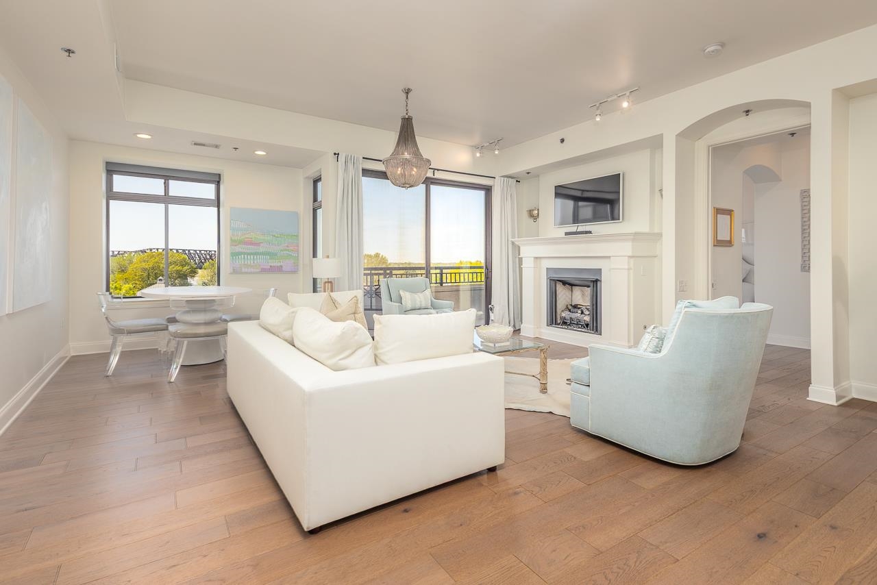 717 RIVERSIDE DR Unit: 506