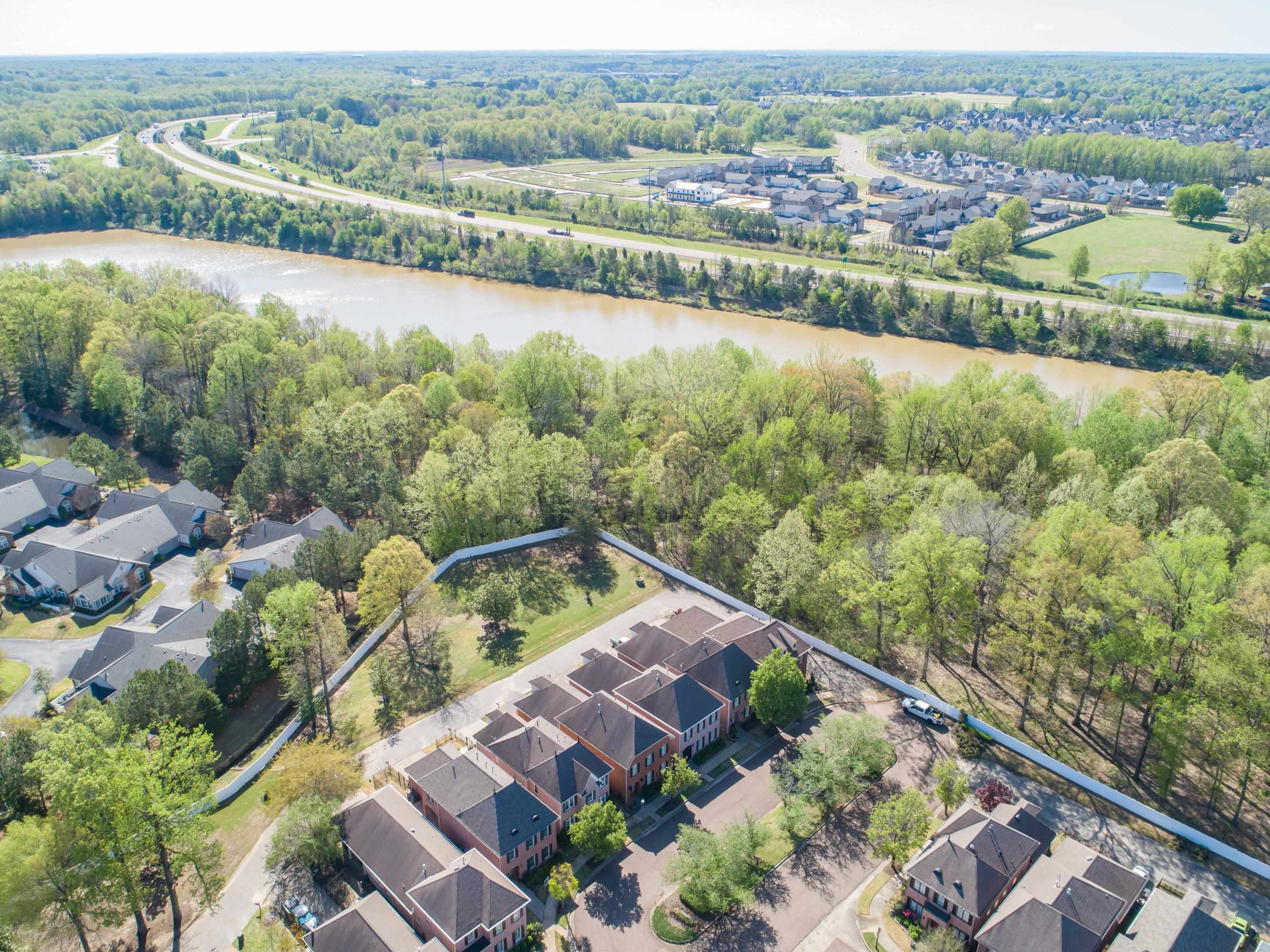 360 STERLING OAKS CV