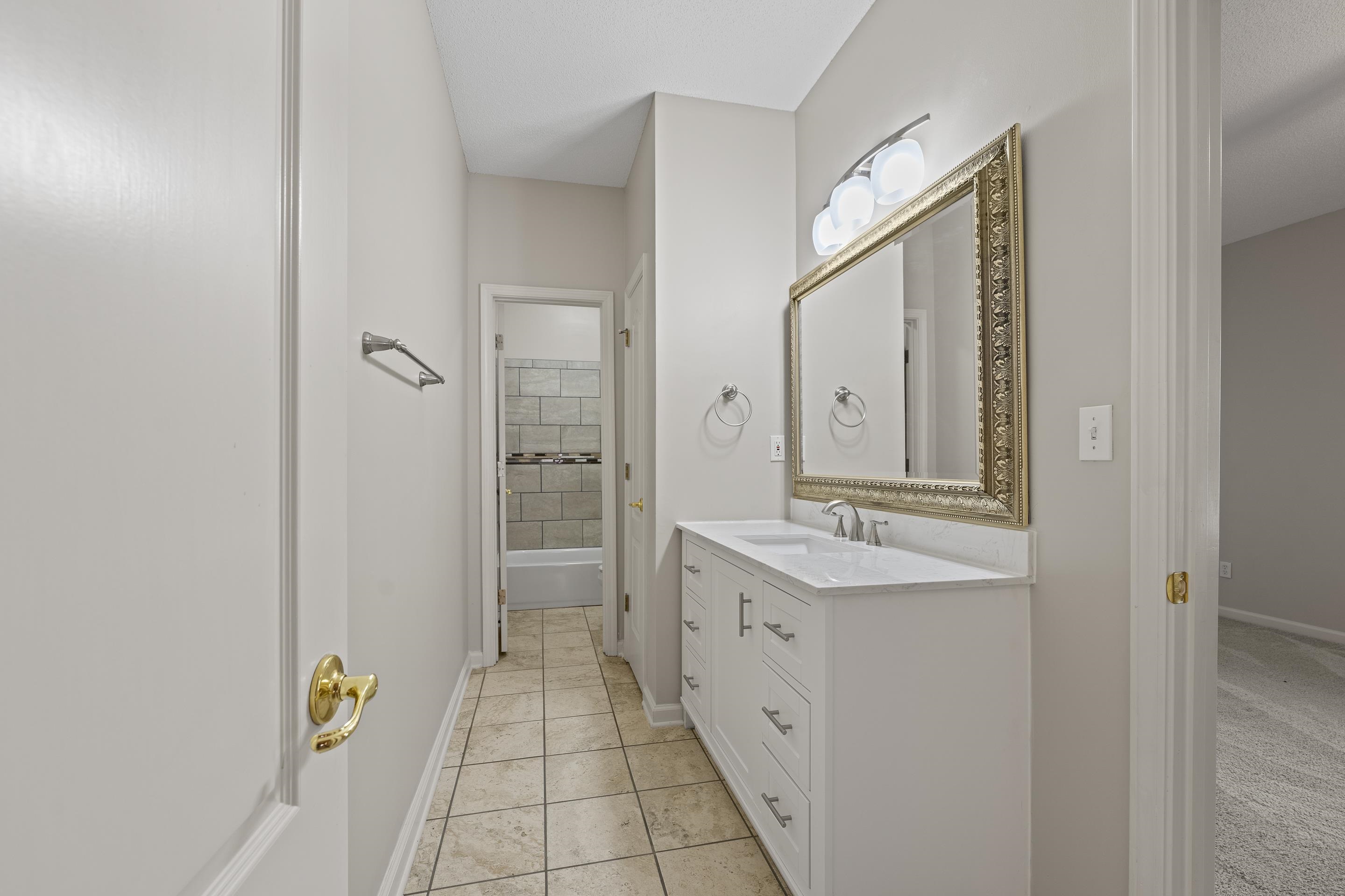 360 STERLING OAKS CV