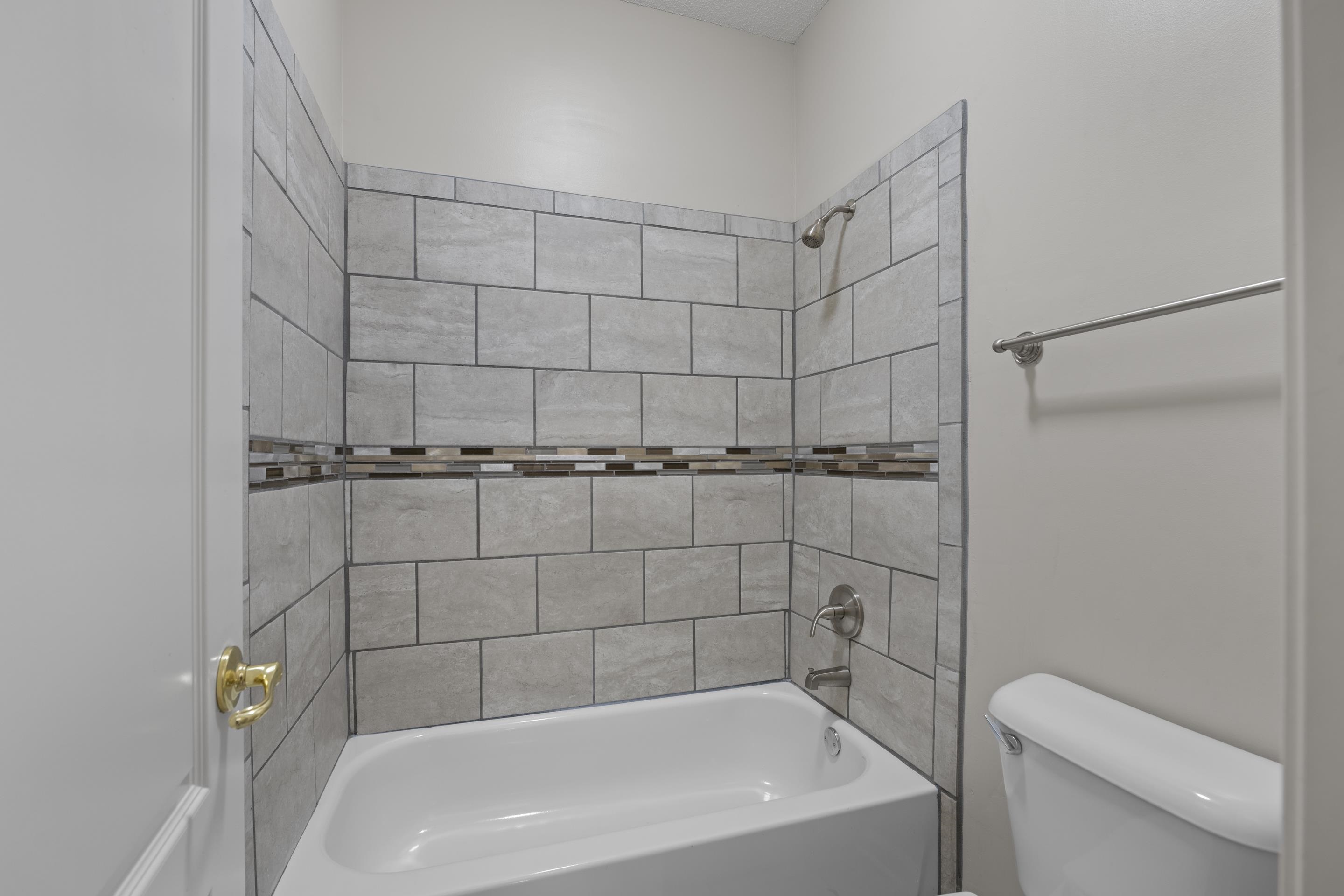 360 STERLING OAKS CV