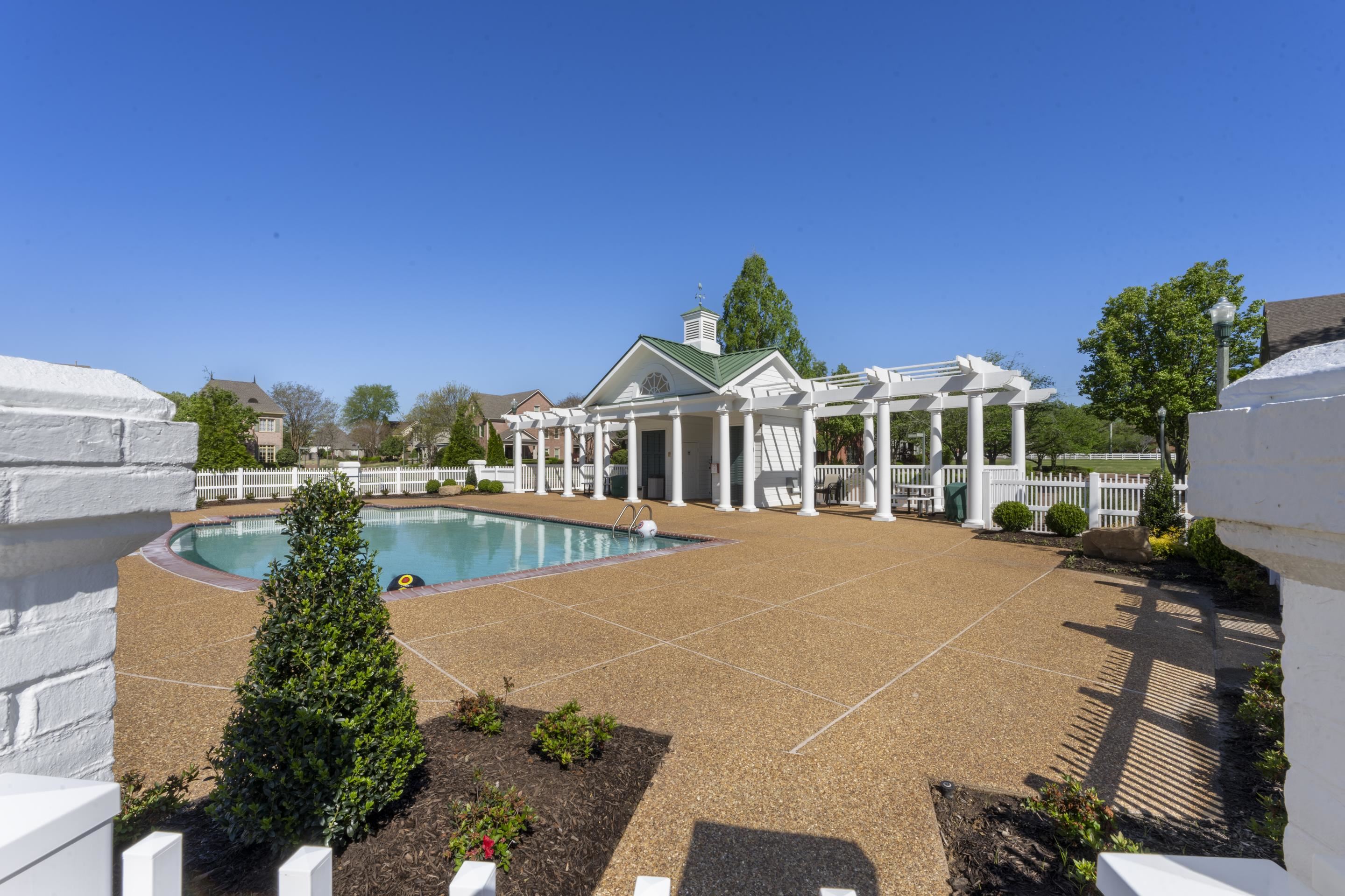 360 STERLING OAKS CV