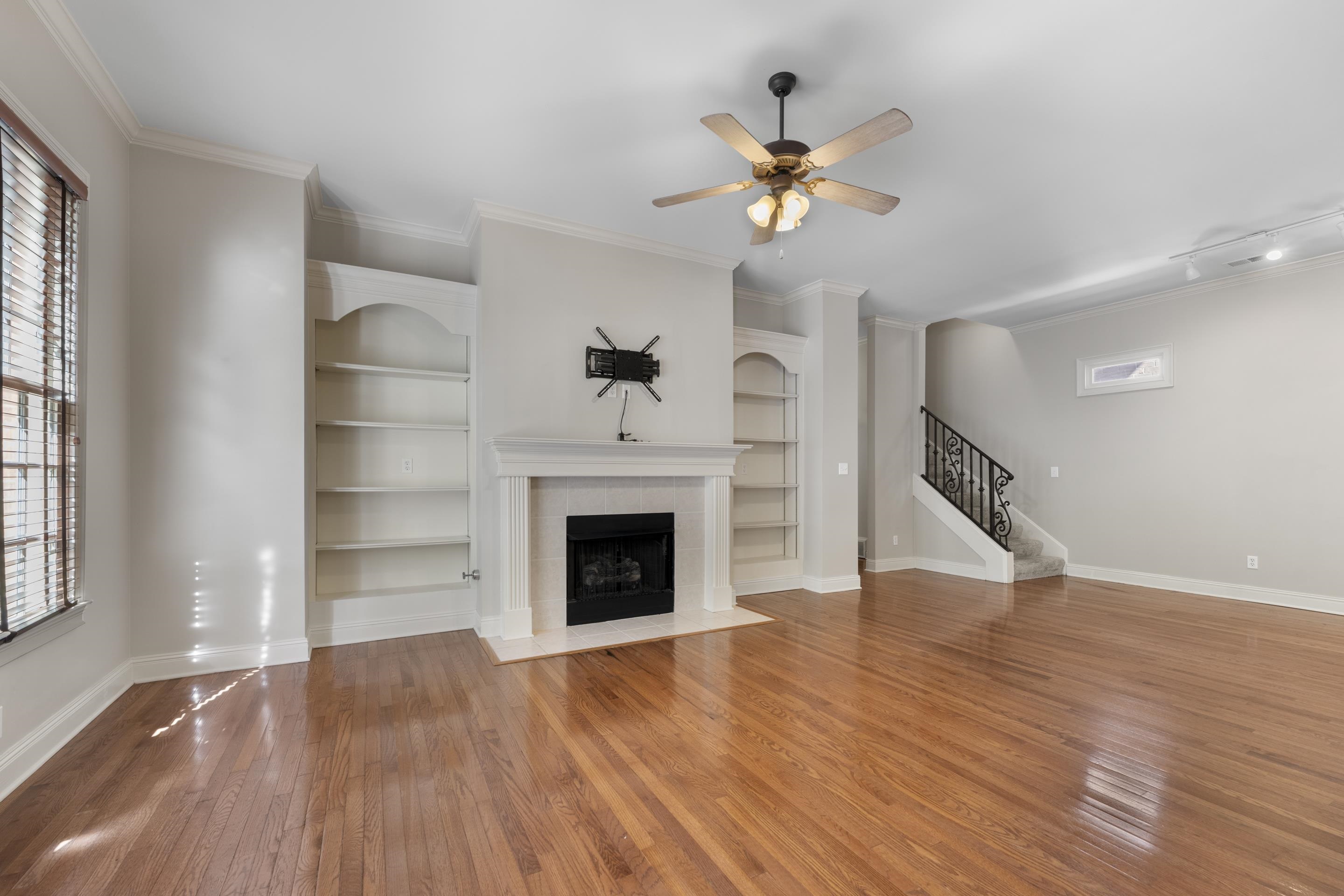 360 STERLING OAKS CV