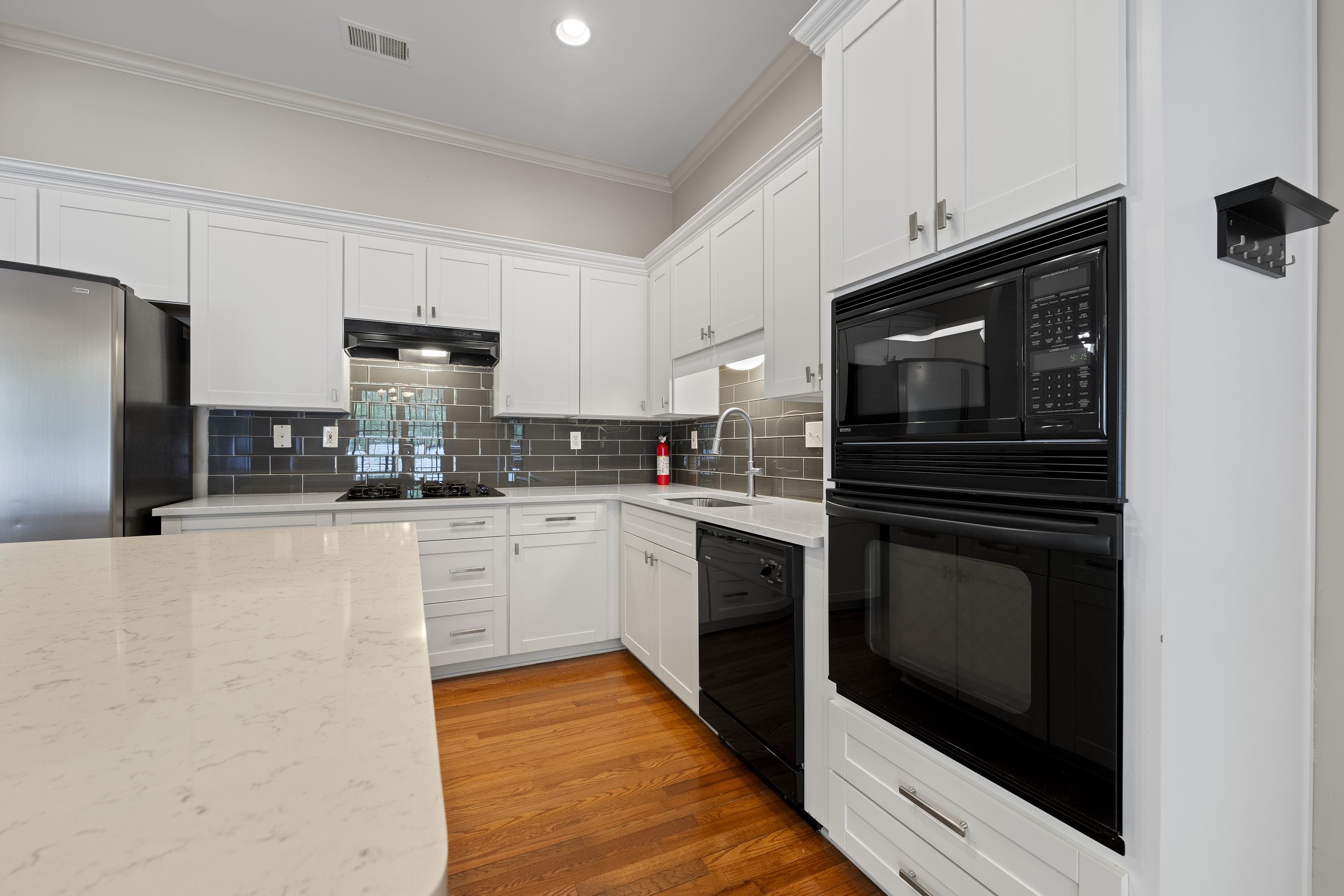 360 STERLING OAKS CV