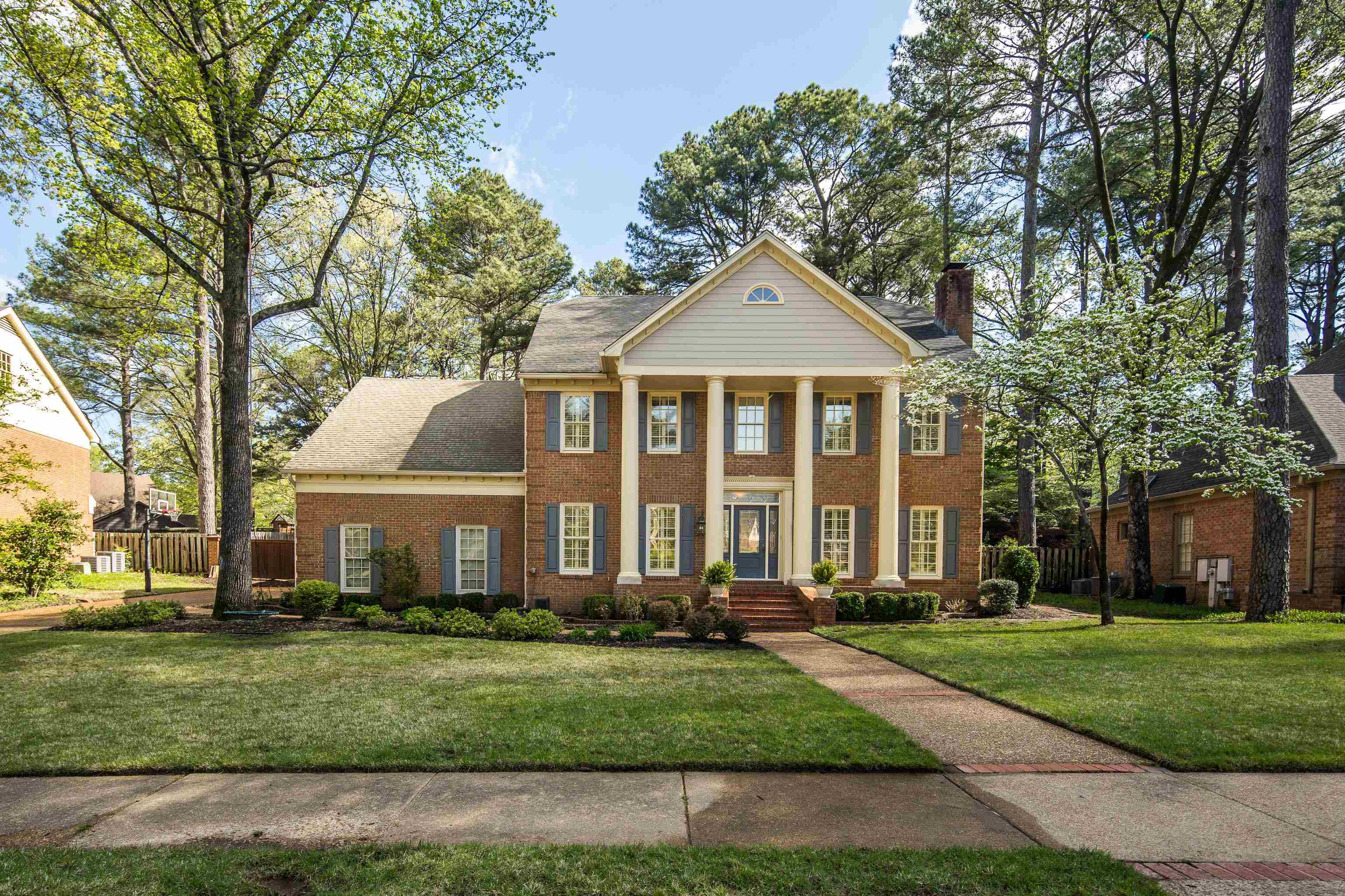 8462 WOODLANE DR