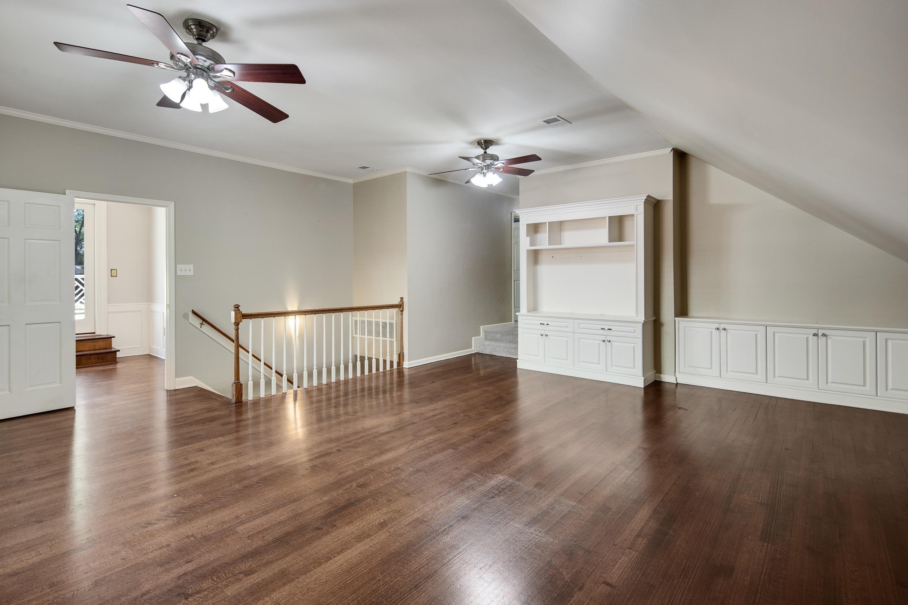 8462 WOODLANE DR