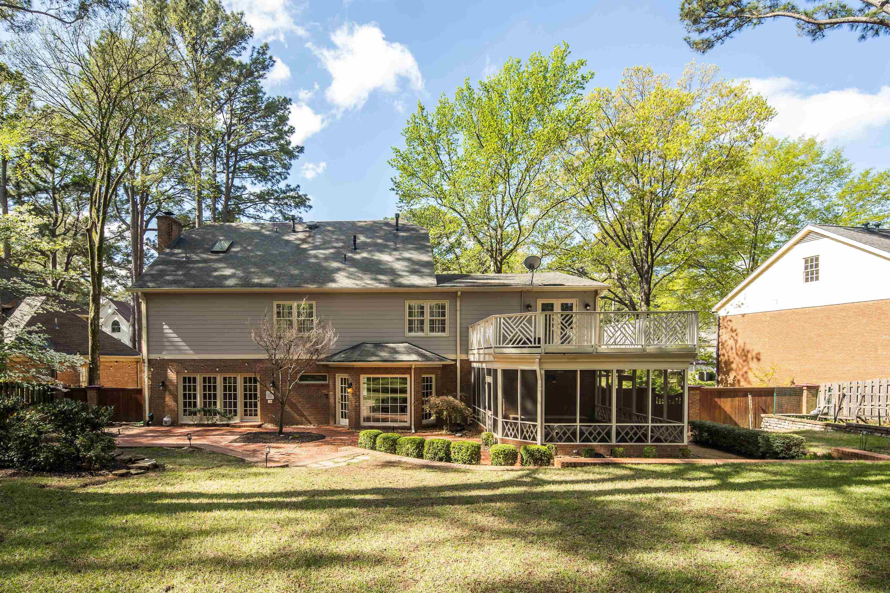 8462 WOODLANE DR