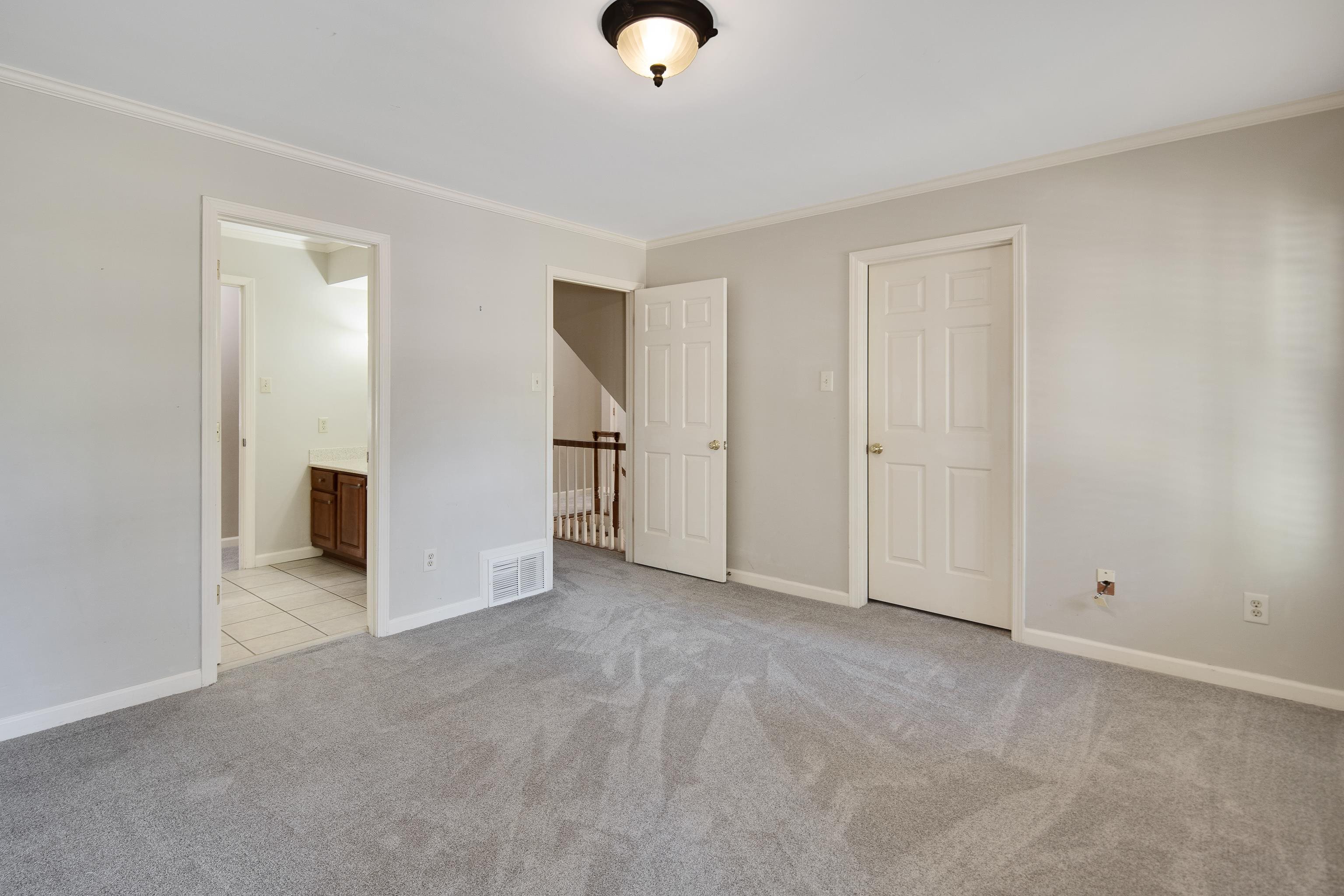 8462 WOODLANE DR