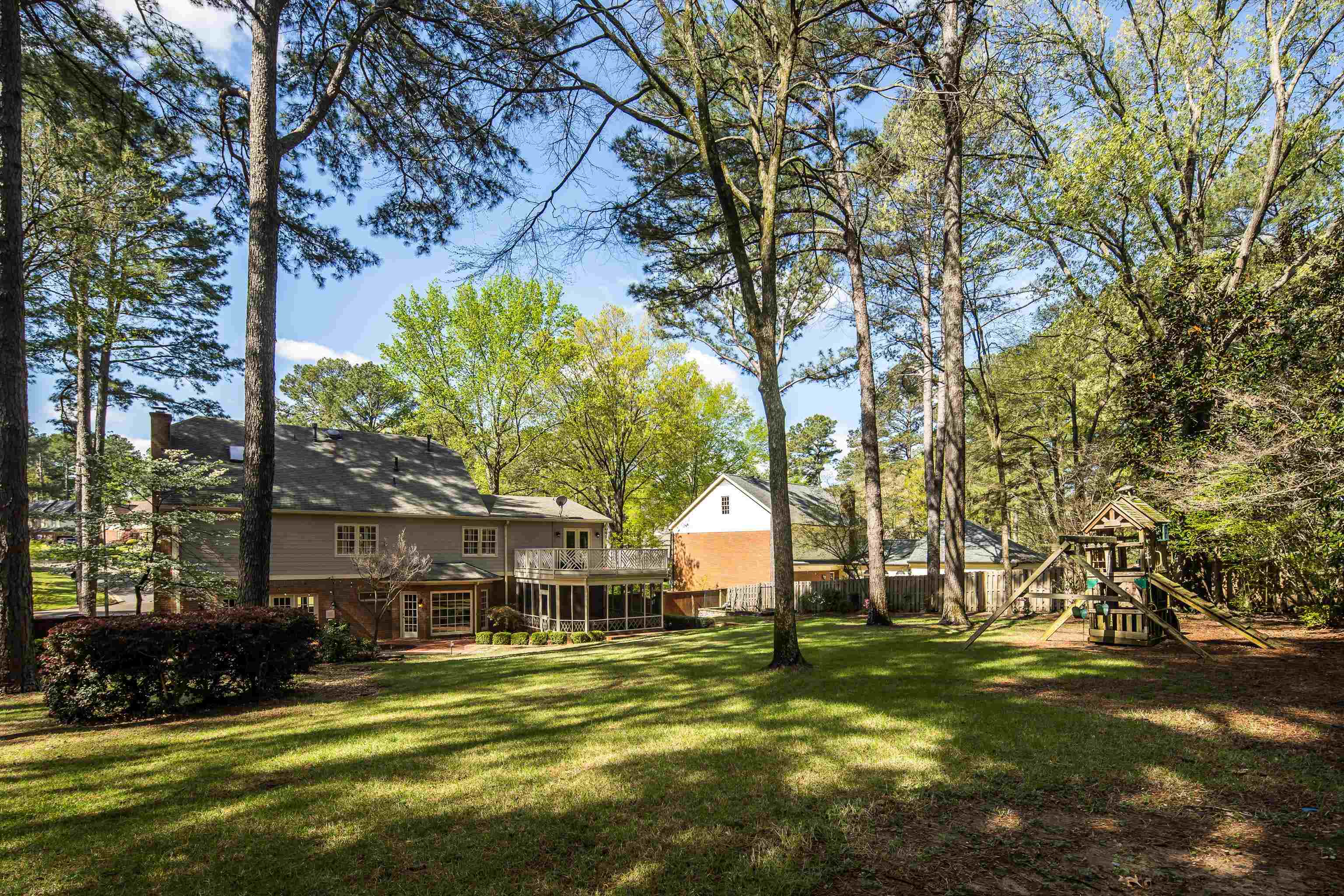 8462 WOODLANE DR