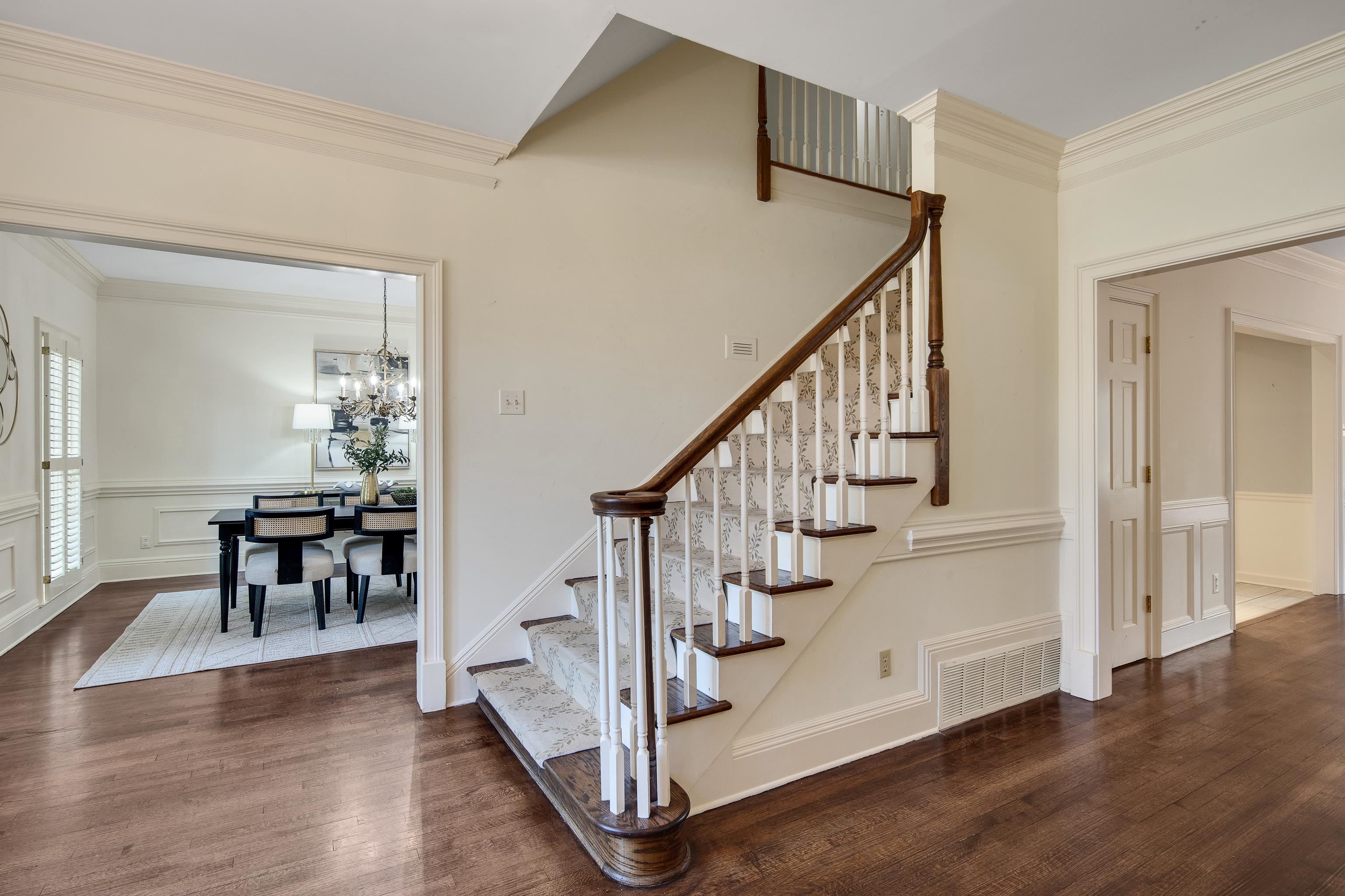 8462 WOODLANE DR