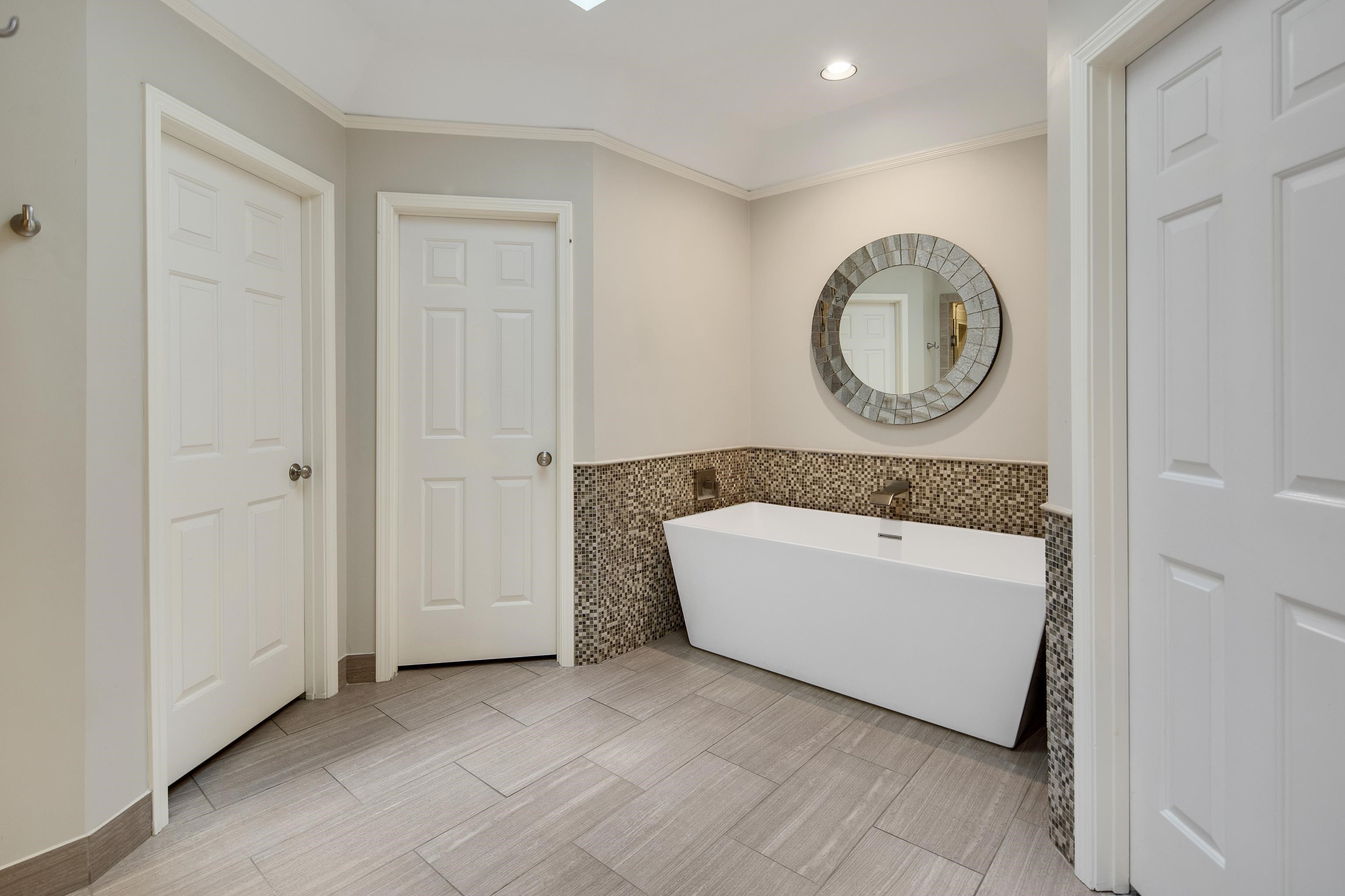 8462 WOODLANE DR