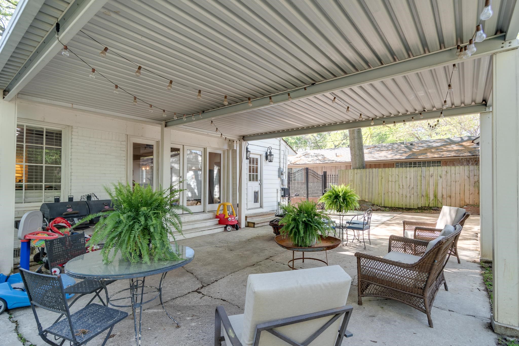 185 MAGNOLIA RD