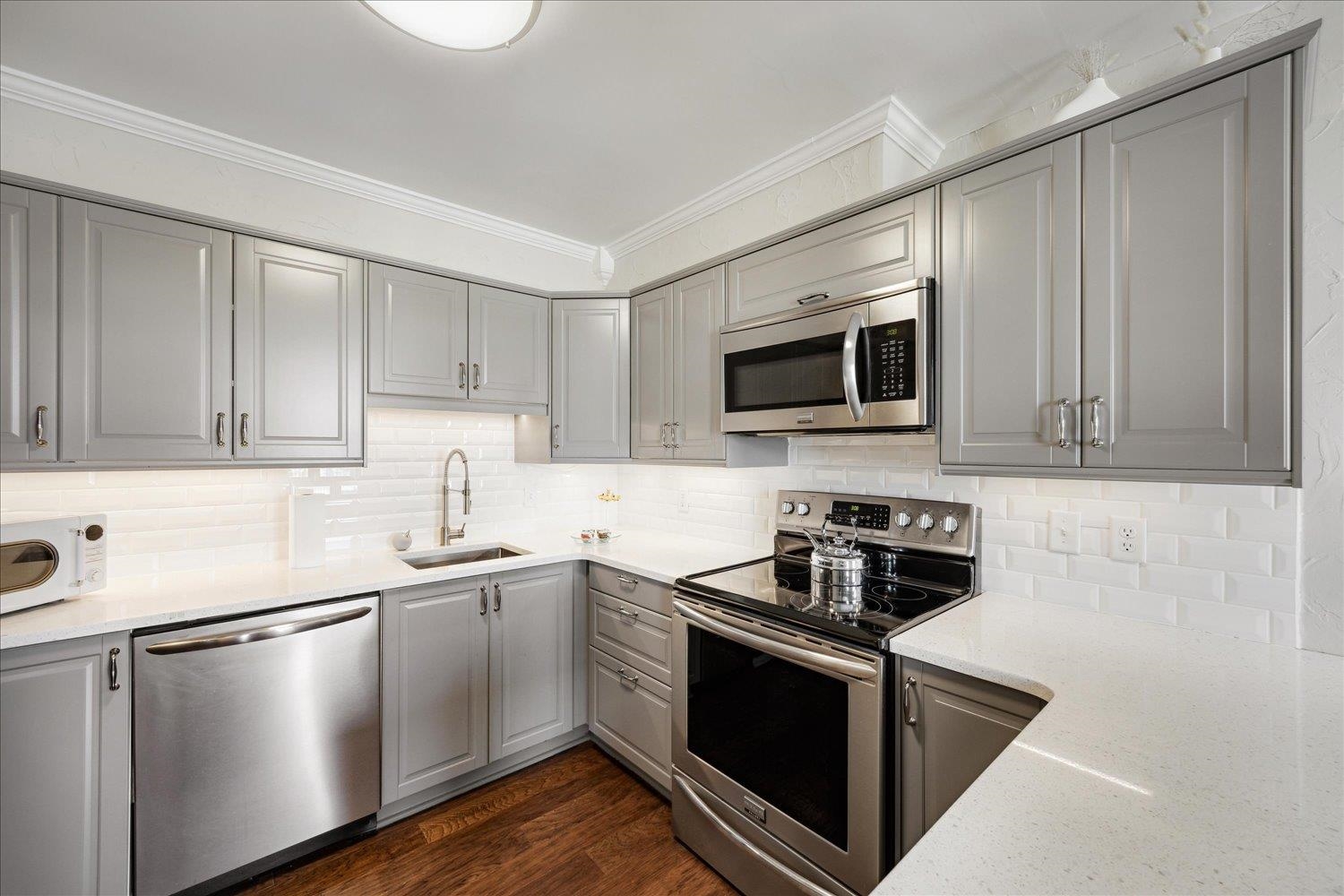 109 N MAIN ST Unit: 1506