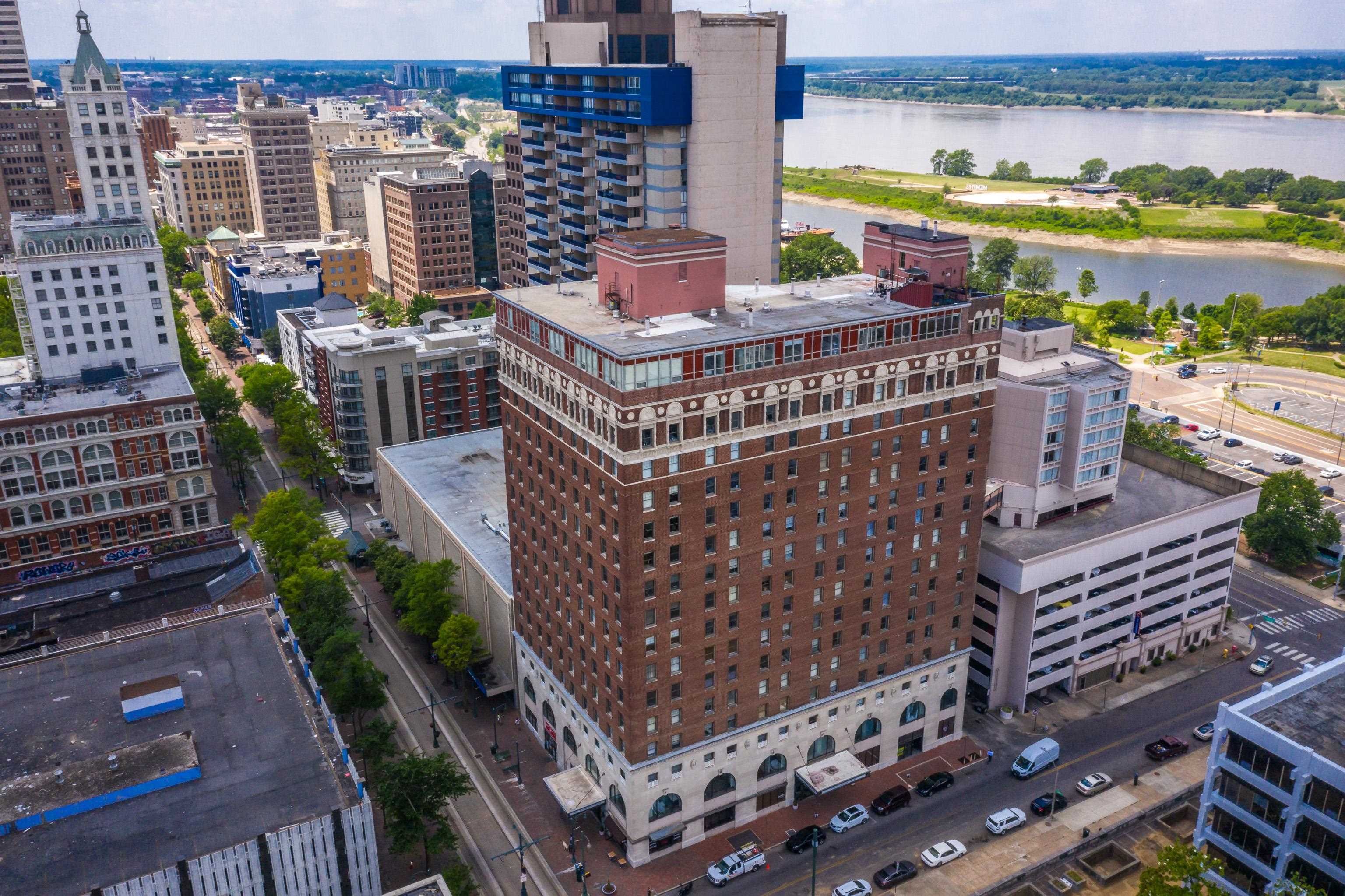 109 N MAIN ST Unit: 1506