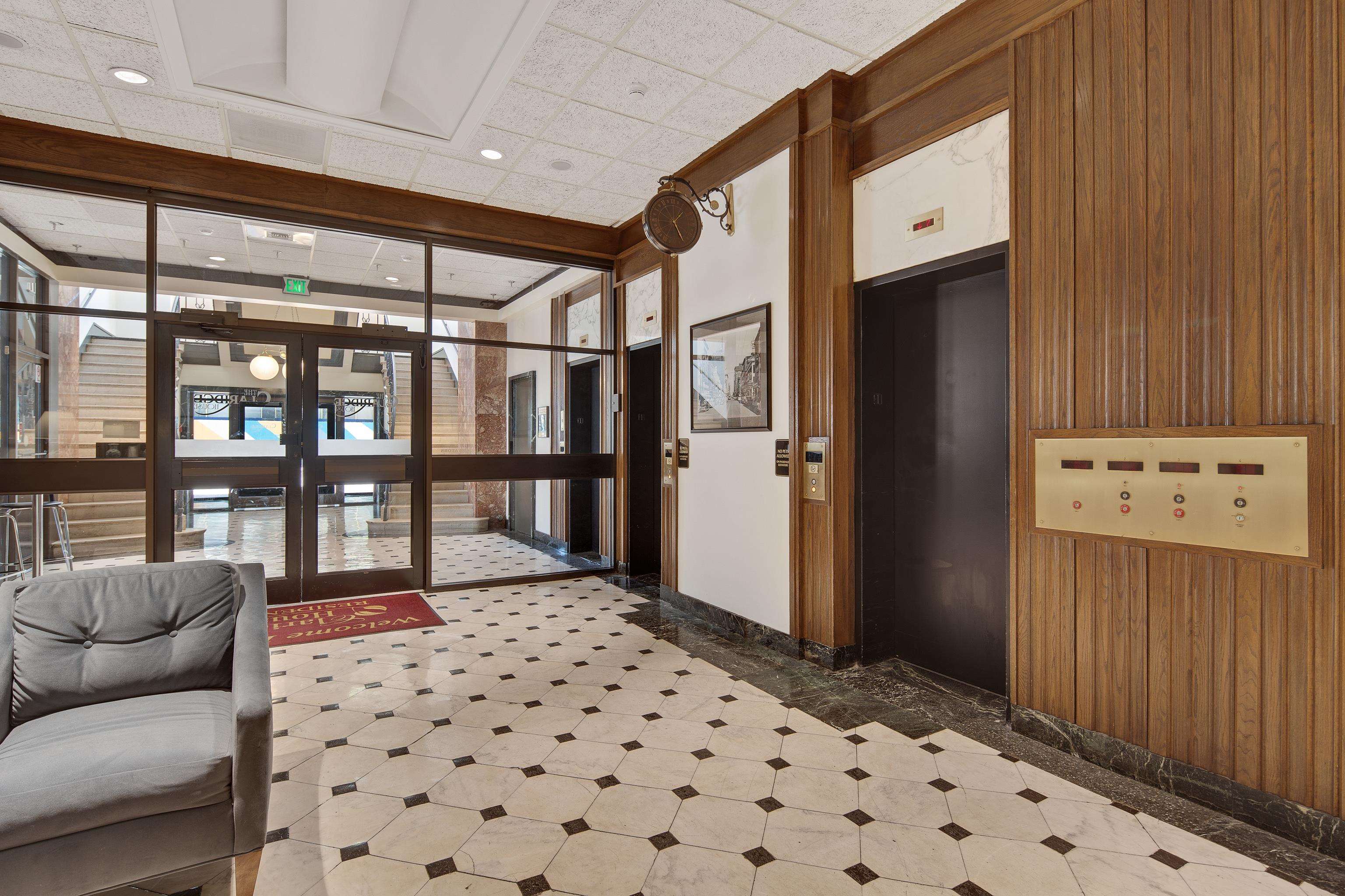 109 N MAIN ST Unit: 1506
