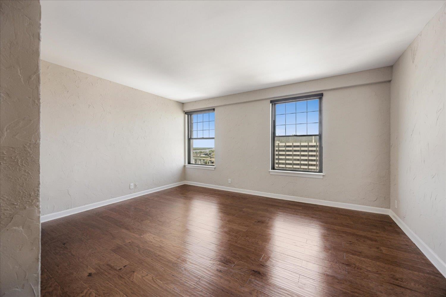 109 N MAIN ST Unit: 1506