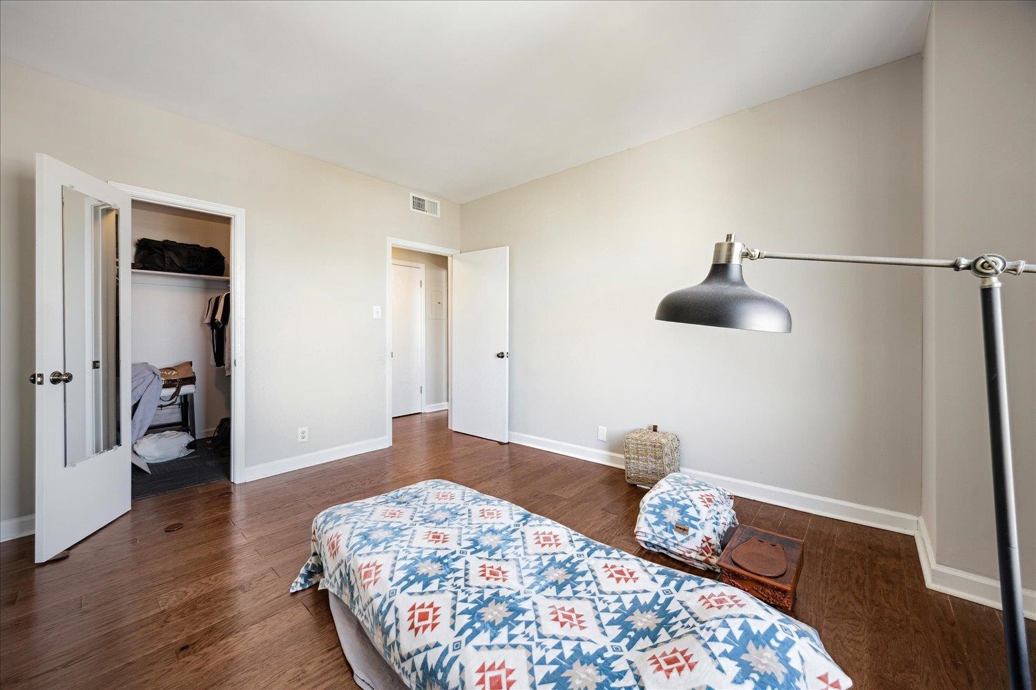 109 N MAIN ST Unit: 1506