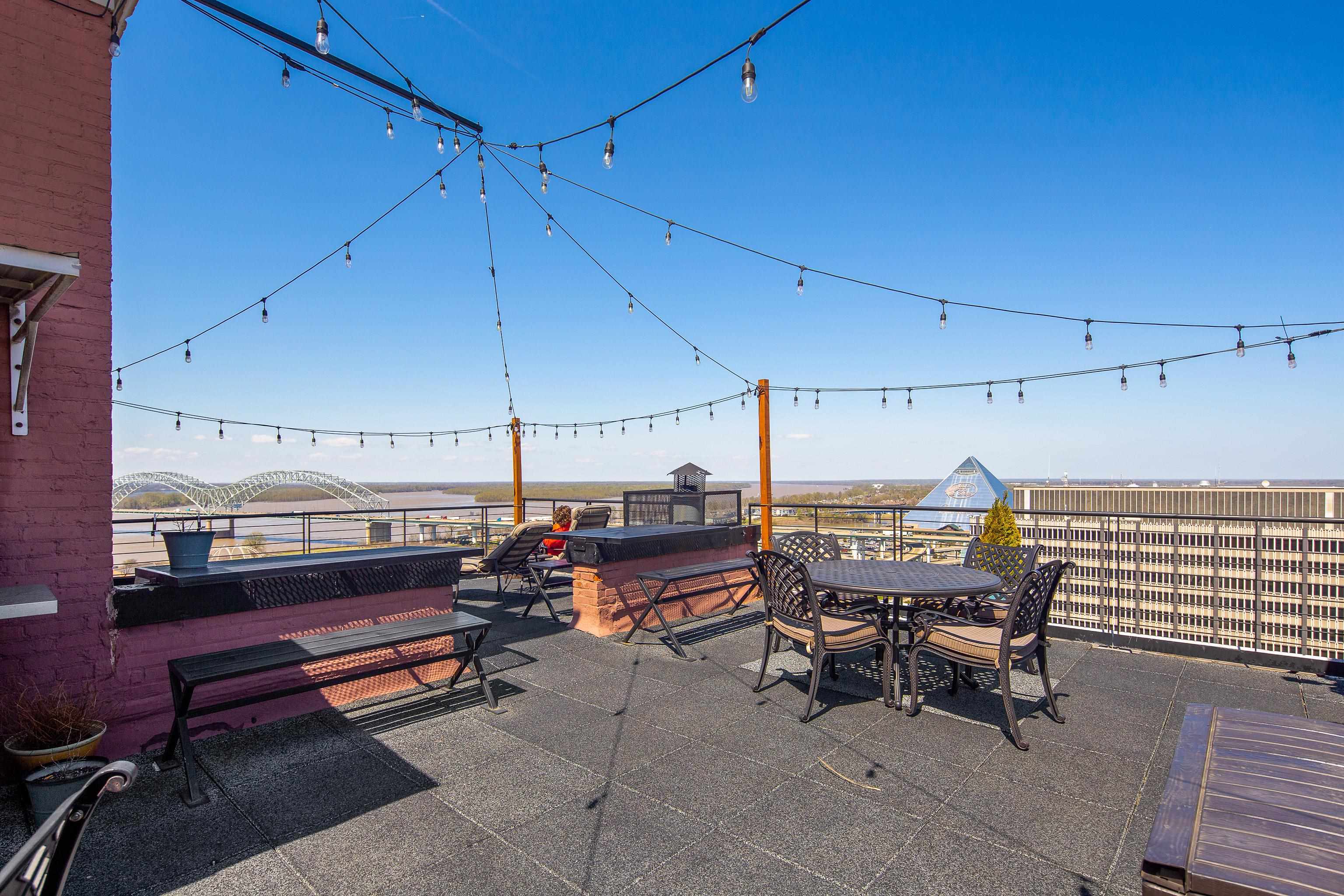 109 N MAIN ST Unit: 1506