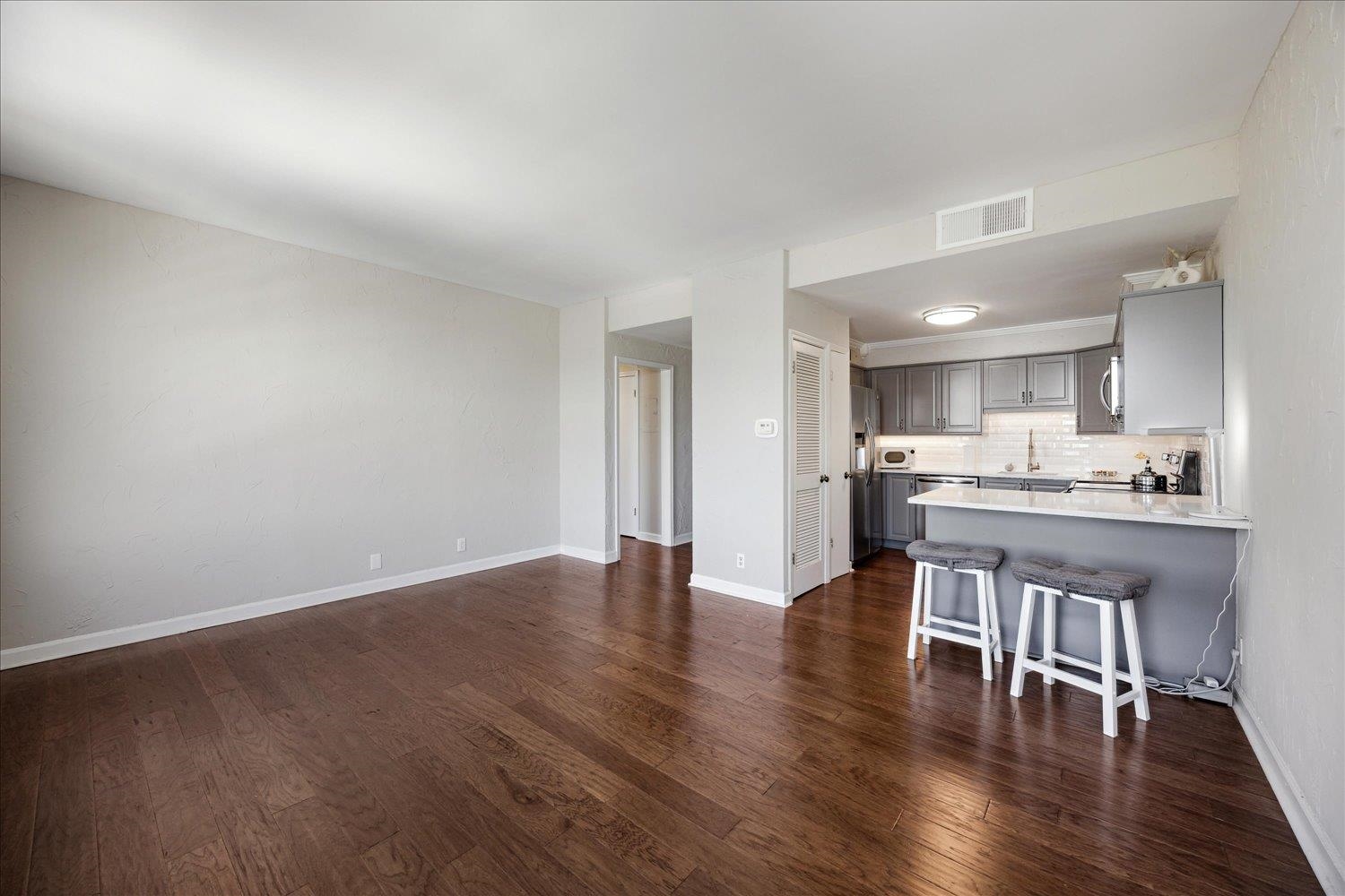 109 N MAIN ST Unit: 1506