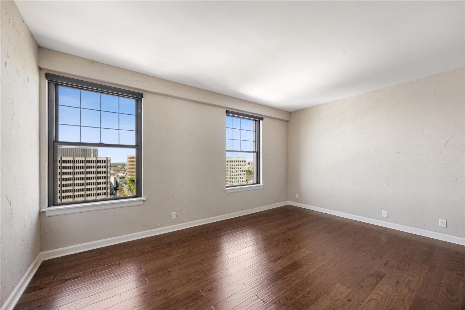 109 N MAIN ST Unit: 1506