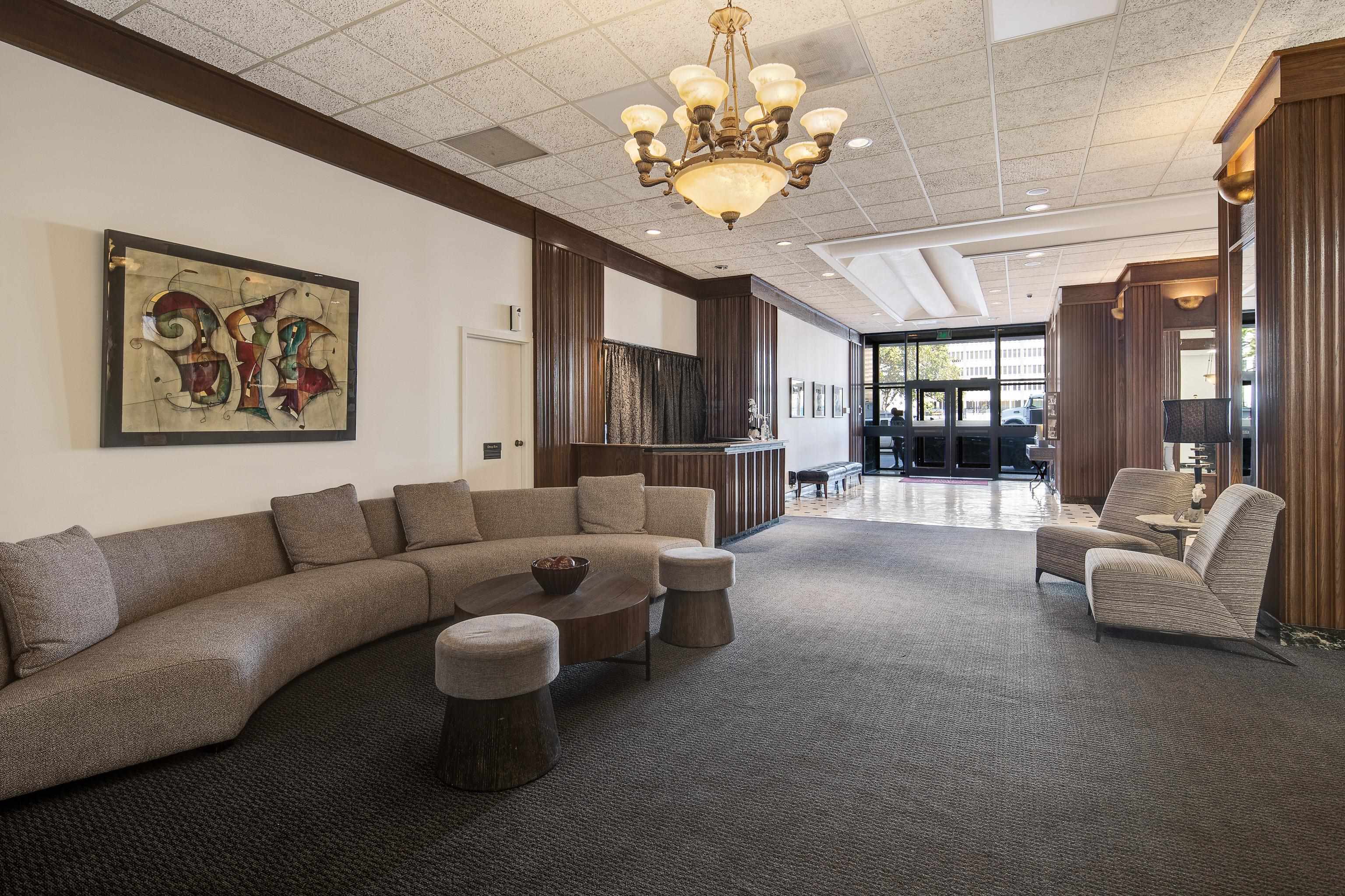 109 N MAIN ST Unit: 1506