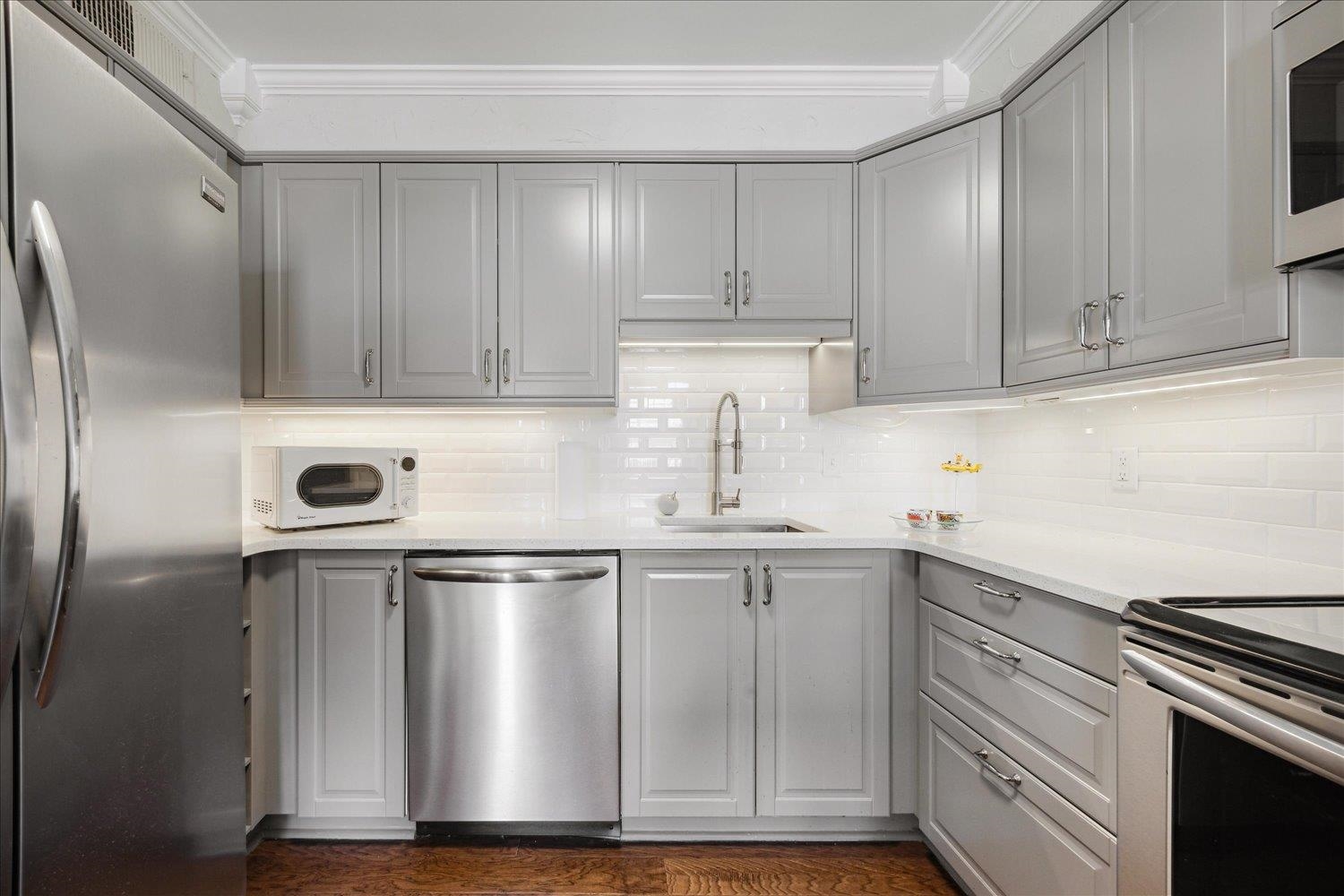 109 N MAIN ST Unit: 1506