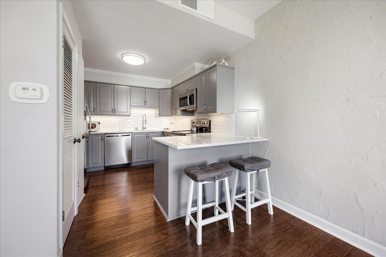 109 N MAIN ST Unit: 1506