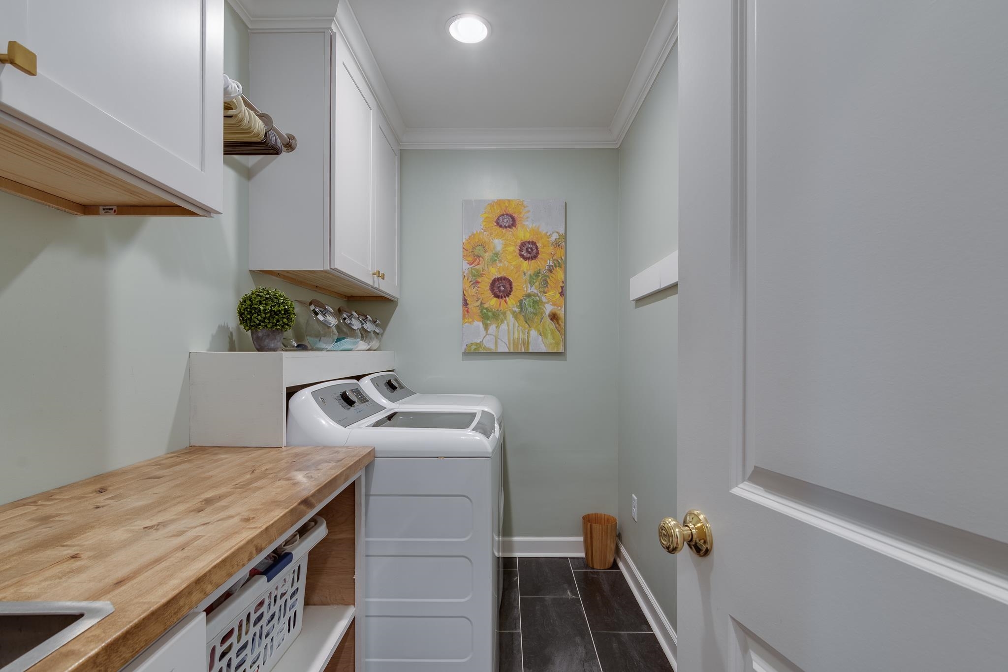 437 WILLIAMSBURG LN