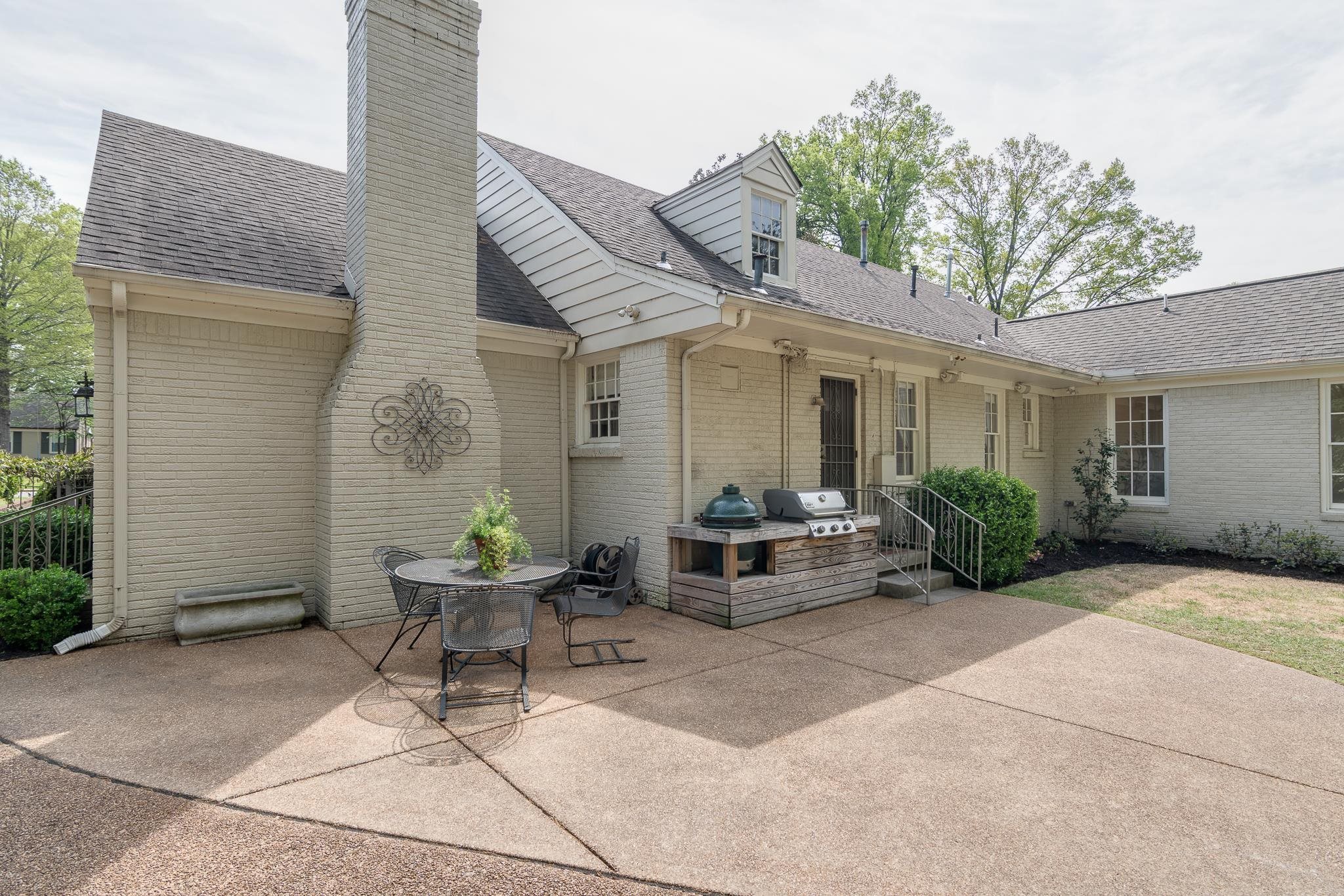 437 WILLIAMSBURG LN
