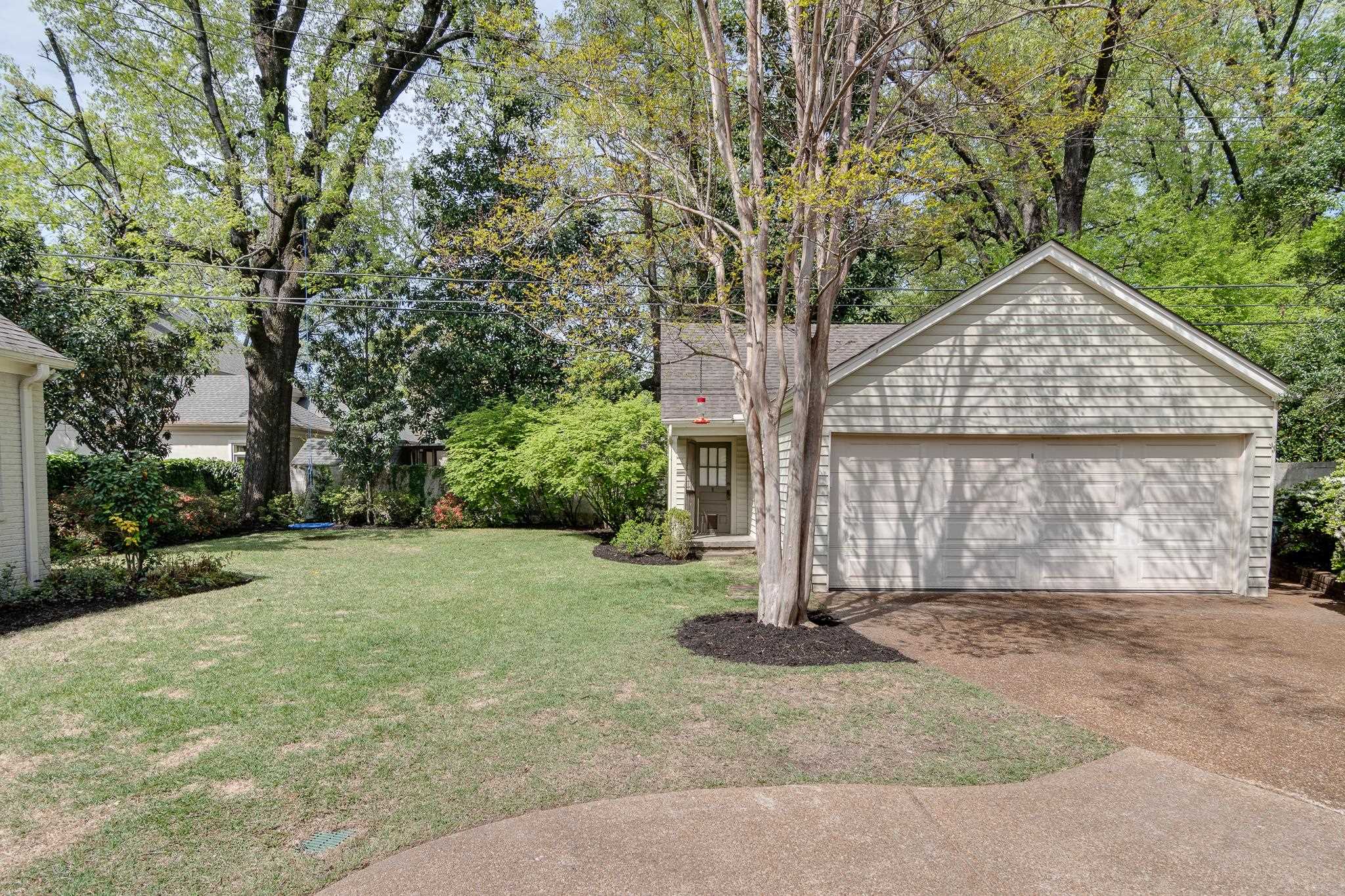437 WILLIAMSBURG LN
