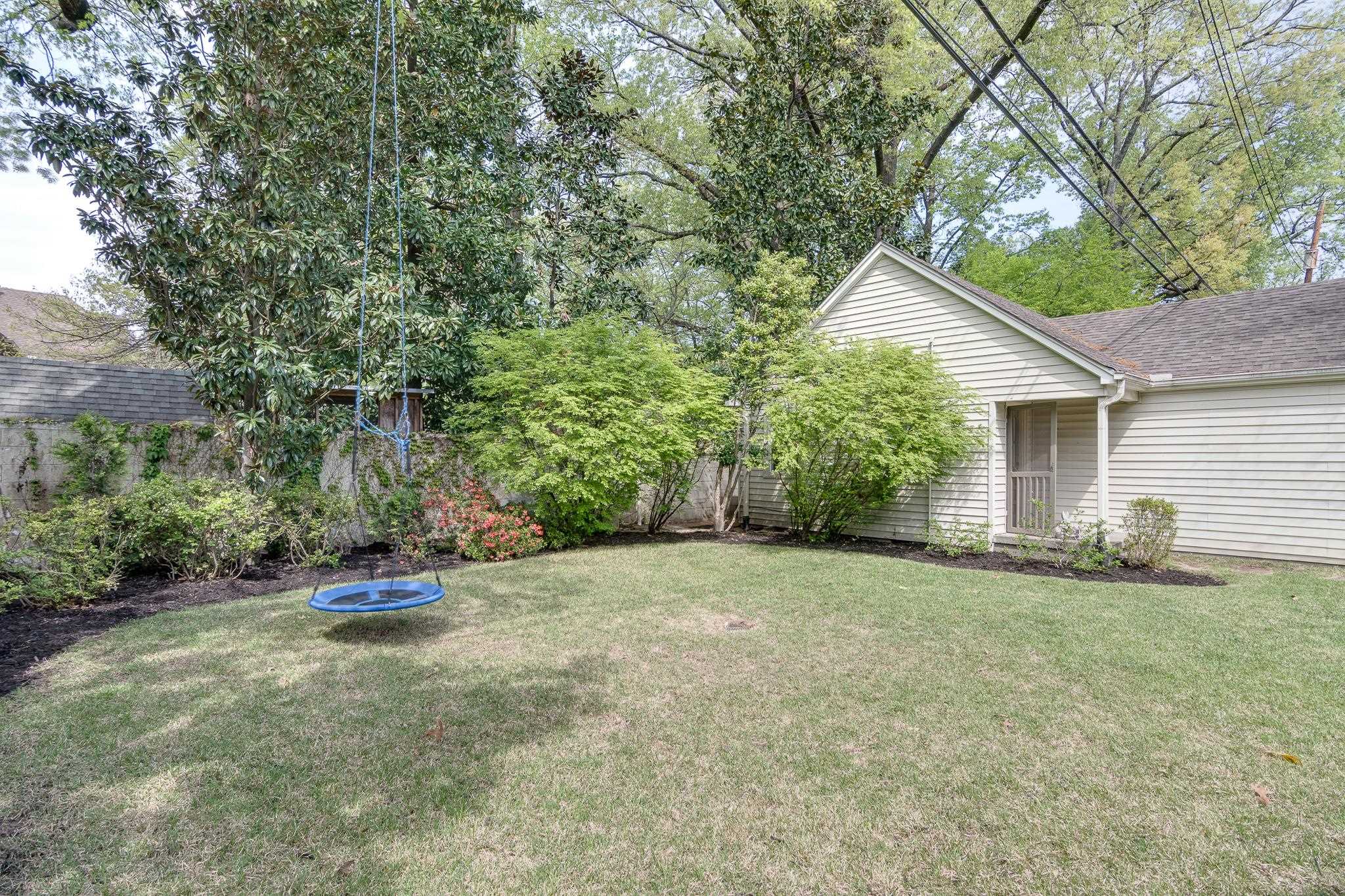 437 WILLIAMSBURG LN