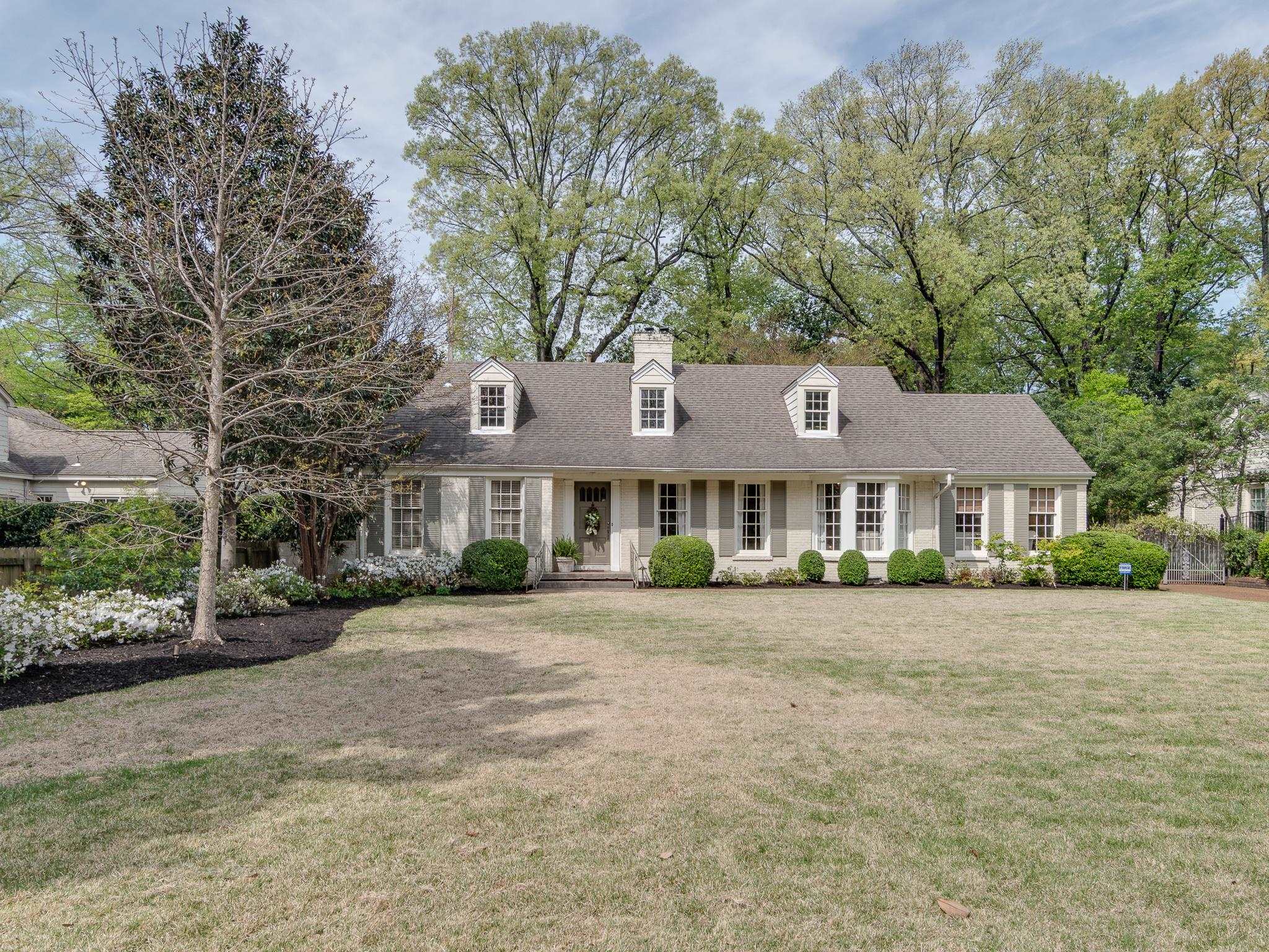 437 WILLIAMSBURG LN