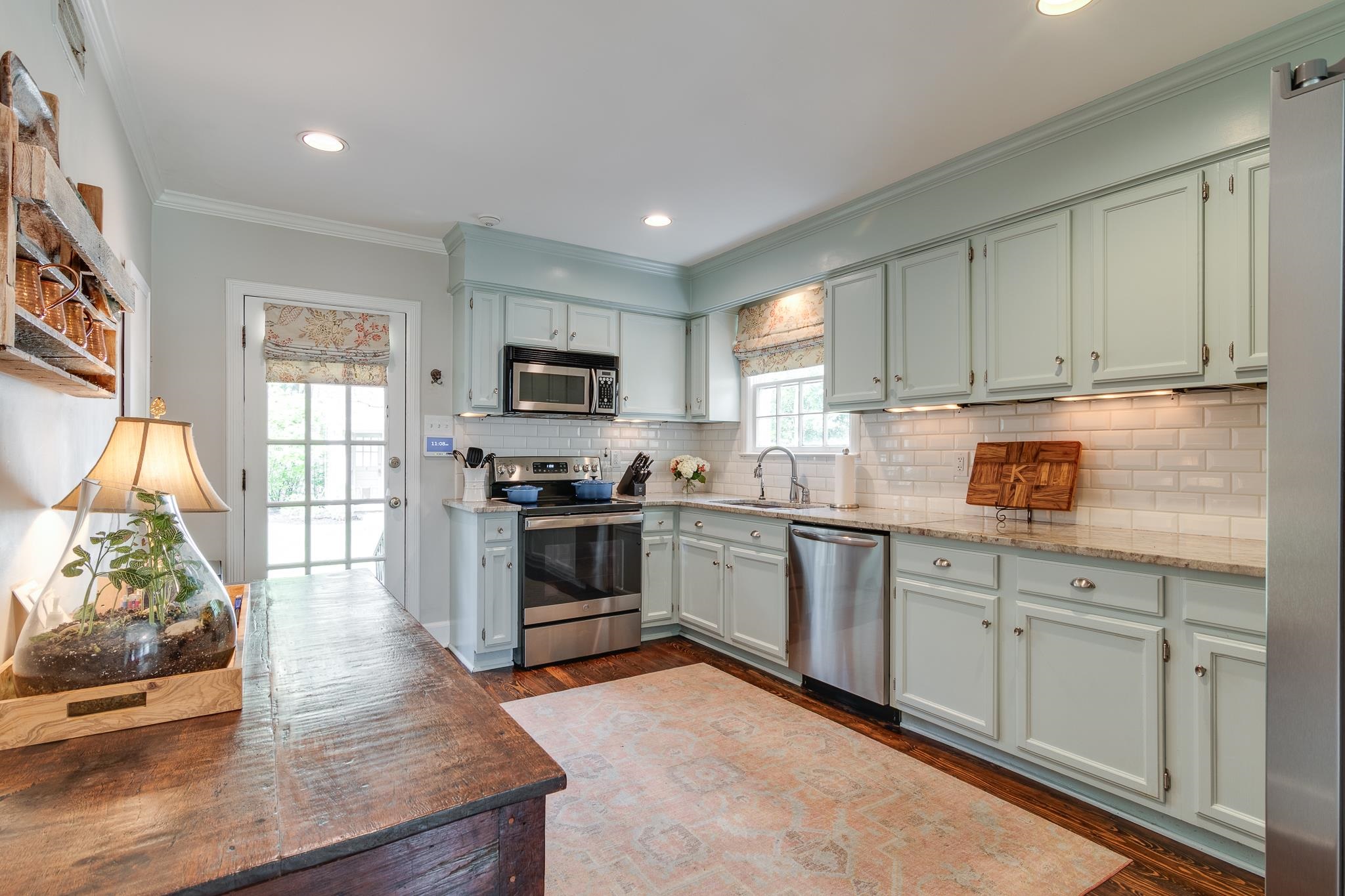 437 WILLIAMSBURG LN