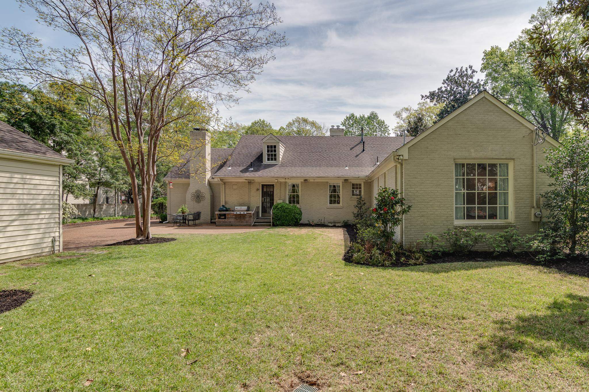 437 WILLIAMSBURG LN