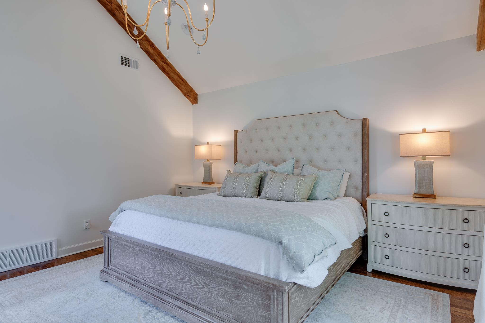 437 WILLIAMSBURG LN