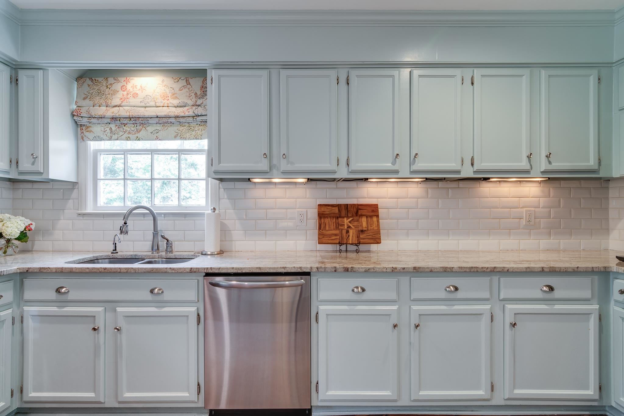 437 WILLIAMSBURG LN
